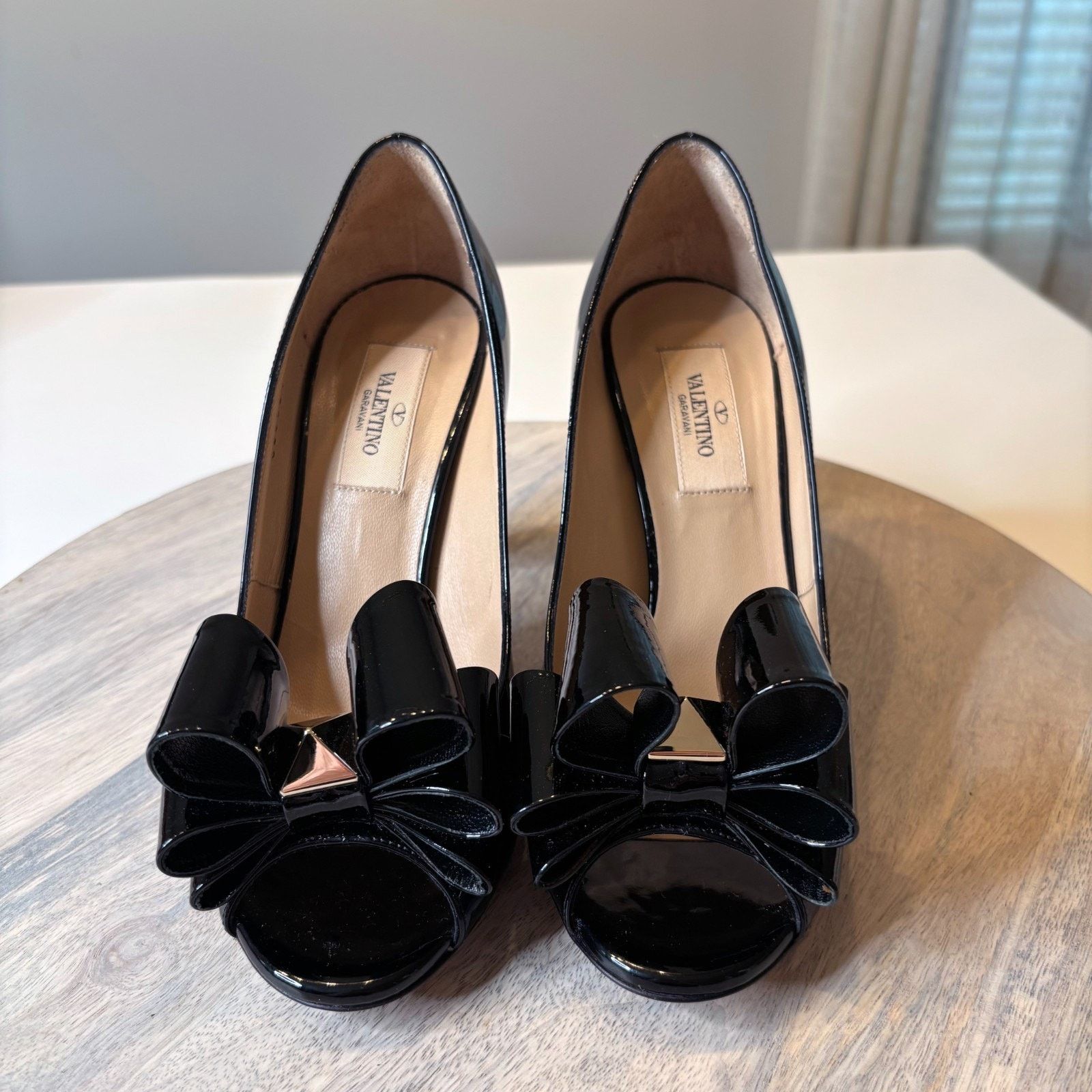 Valentino Valentino Garavani Patent Leather Bow Pumps 37.5 US 7.5 Size US 7.5 / IT 37.5 - 3 Thumbnail