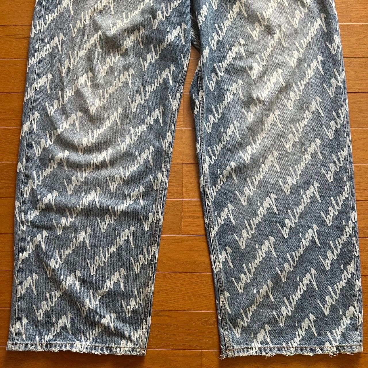 Balenciaga BALENCIAGA All Over Logo Baggy Jeans Size US 34 / EU 50 - 3 Thumbnail