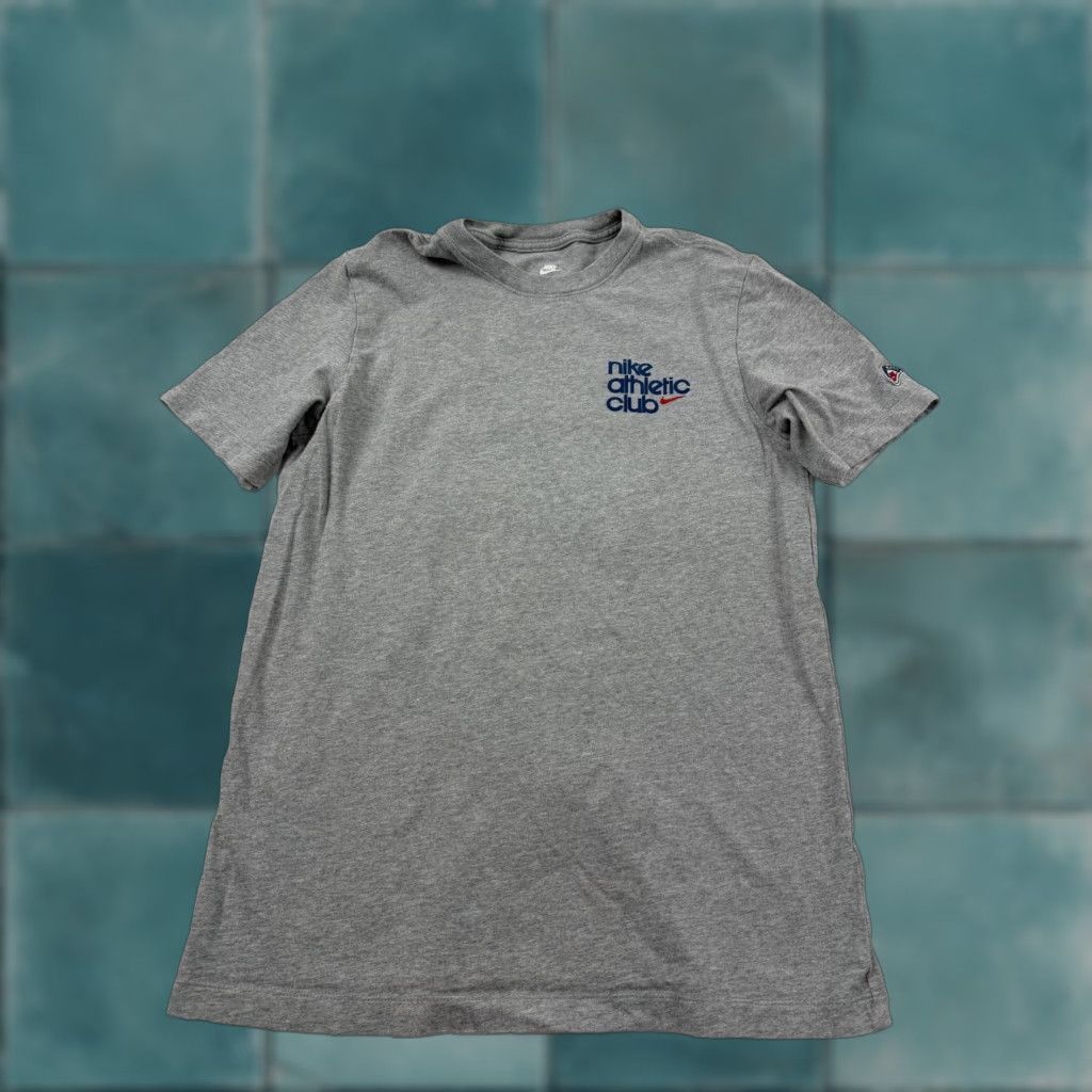 Nike Nike Shirt Mens M Heather Gray Graphic Sports Logo Tee Swoosh Athletic Club Size US M / EU 48-50 / 2 - 1 Thumbnail