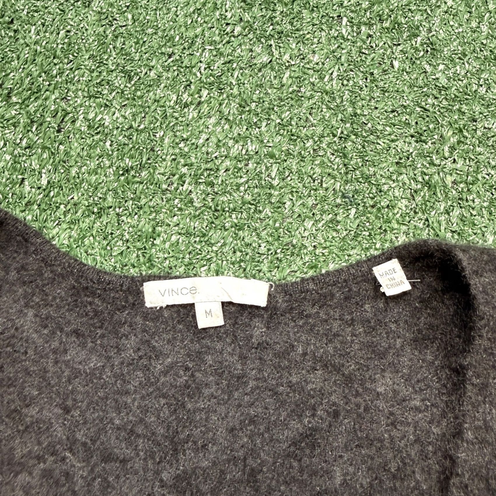Vince Vince Sweater Womens Size M Gray Cashmere V Neck Long Sleeve Lightweight Stretch Size M / US 6-8 / IT 42-44 - 2 Thumbnail