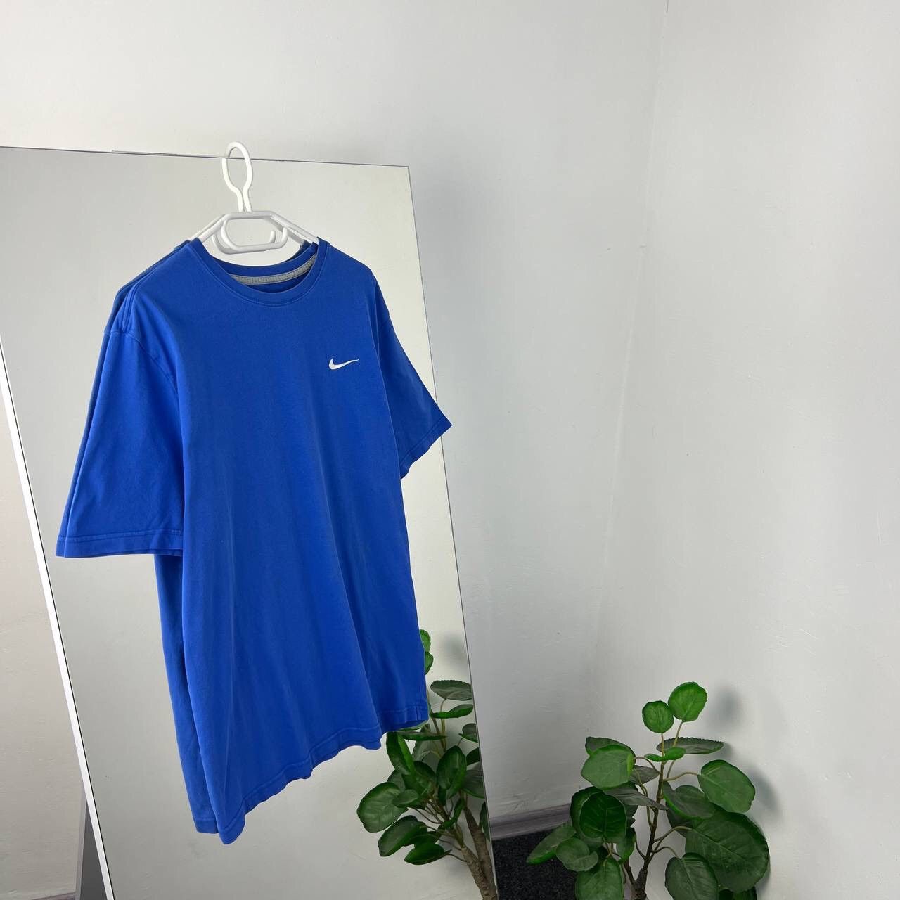 Nike Nike Mini Swoosh Vintage T-shirt Y2K Style Tee Size US XL / EU 56 / 4 - 1 Thumbnail