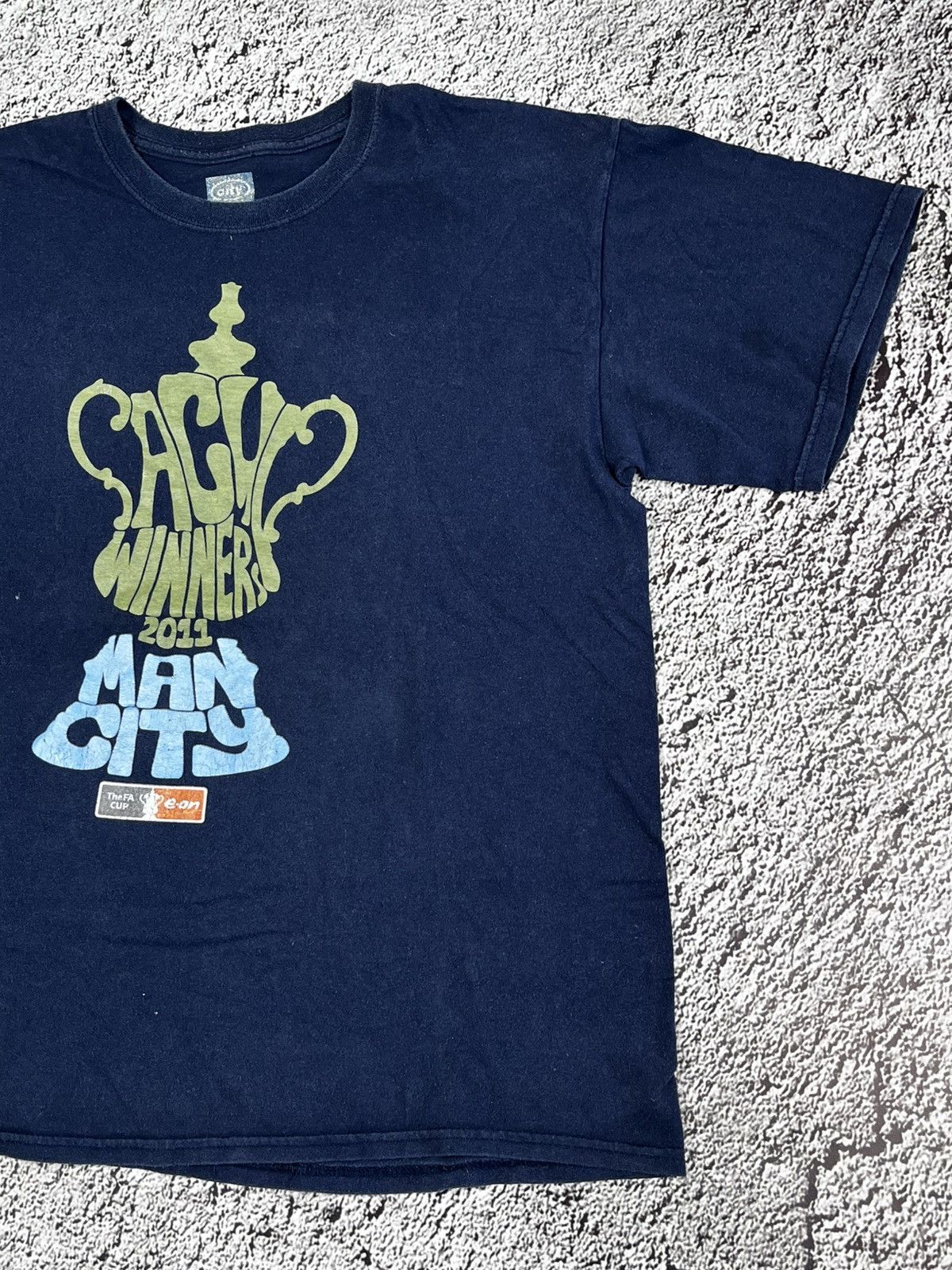 Vintage Vintage Y2K Manchester City winner cup 2011 big logo tee L Size US L / EU 52-54 / 3 - 3 Thumbnail