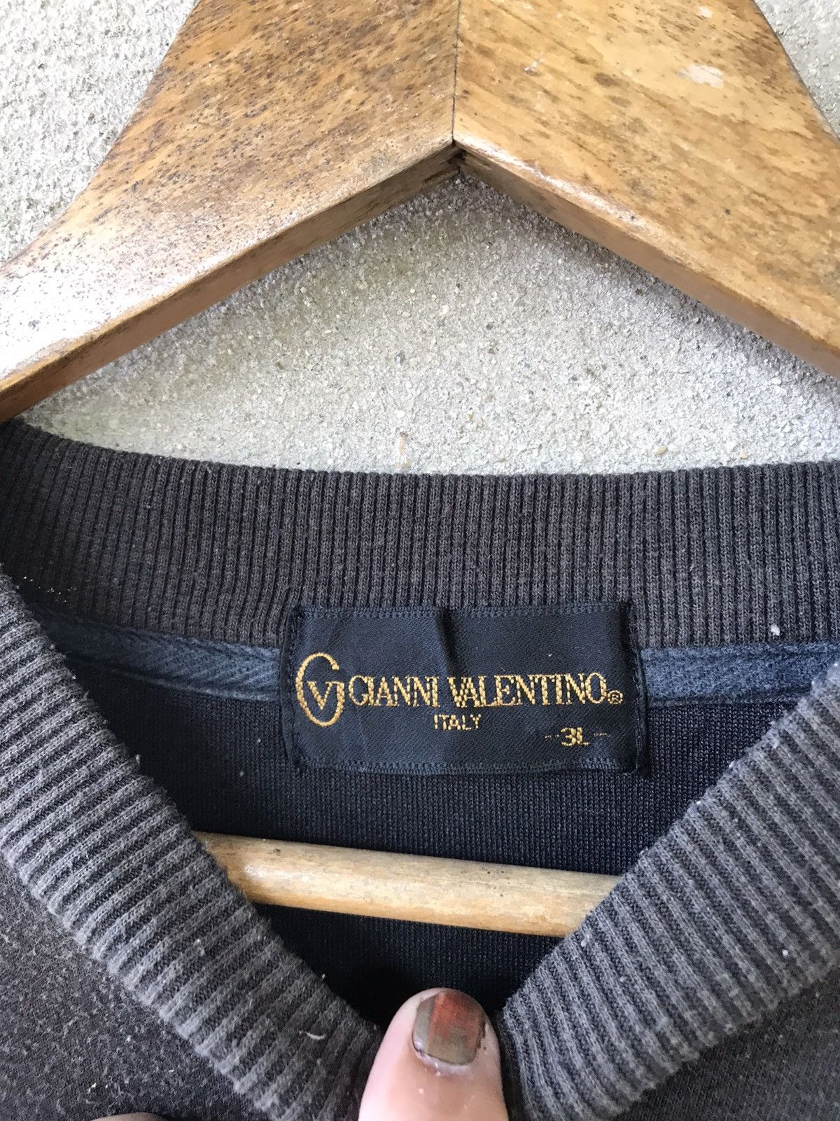 Giovanni Valentino × Valentino VINTAGE GIANNI VALENTINO SPELLOUT BIGLOGO SWEATSHIRT Size US L / EU 52-54 / 3 - 6 Thumbnail