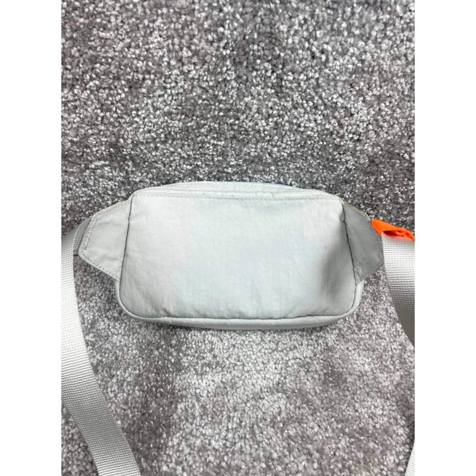 Lululemon Lululemon Bag Womens OS Mini Silver Nylon Zip Inner Pocket Adjustable Belt Bag Size ONE SIZE - 3 Thumbnail