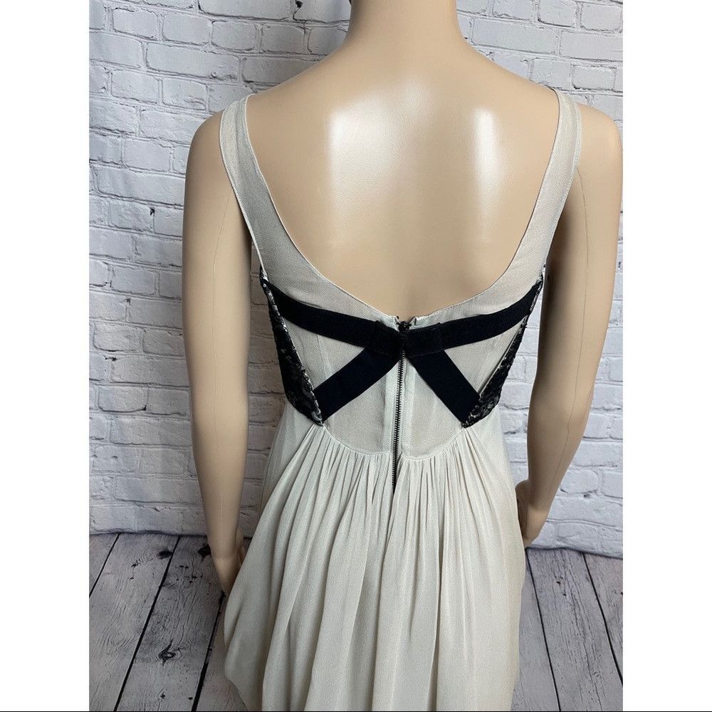 Alice + Olivia Alice + Olivia Silk Gray Dress Black Lace Corsage Size 6 Size M / US 6-8 / IT 42-44 - 9 Thumbnail