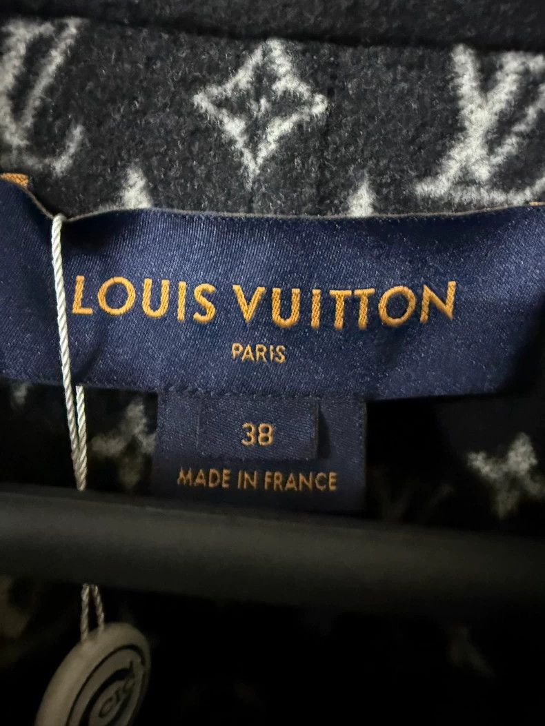 Louis Vuitton Louis Vuittonfull of logo coat 2502-Nextarrow Size XS / US 0-2 / IT 36-38 - 3 Thumbnail