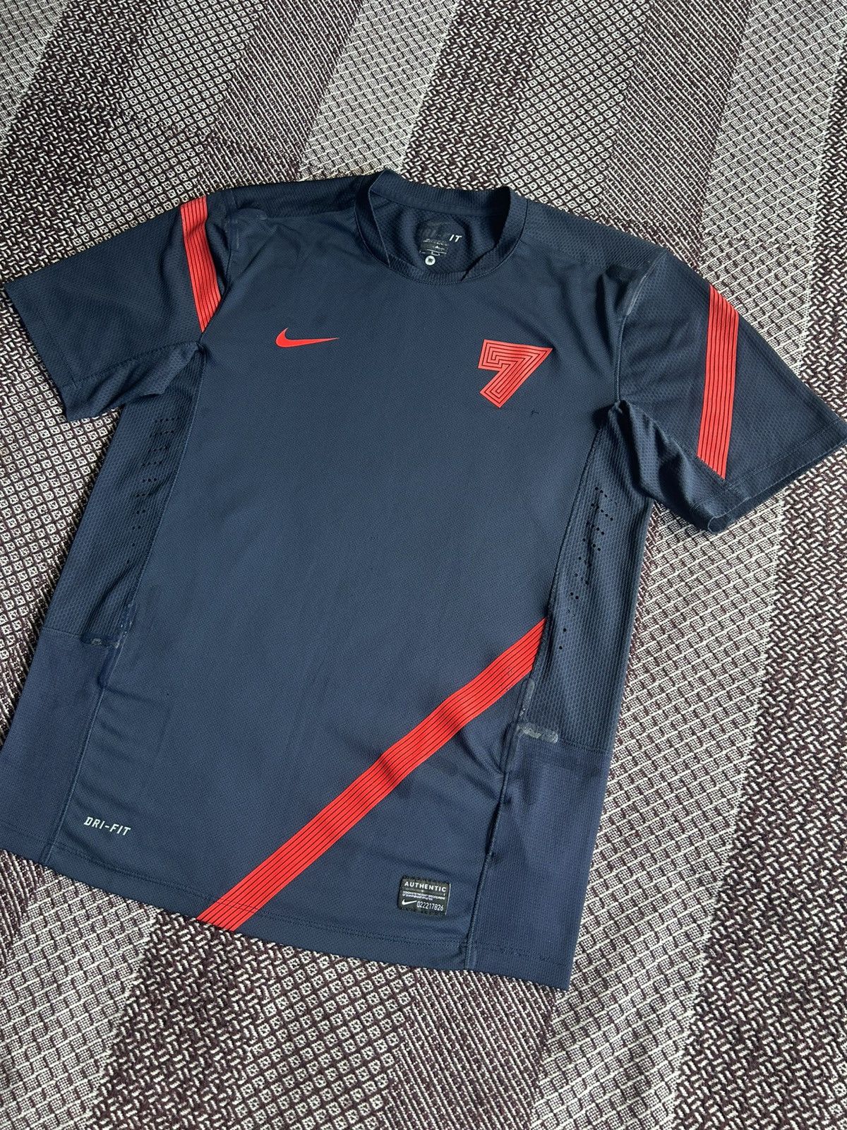 Nike Vintage Nike x CR7 Dri-fit Jersey T-shirt Size M Sportswear Size US M / EU 48-50 / 2 - 2 Thumbnail