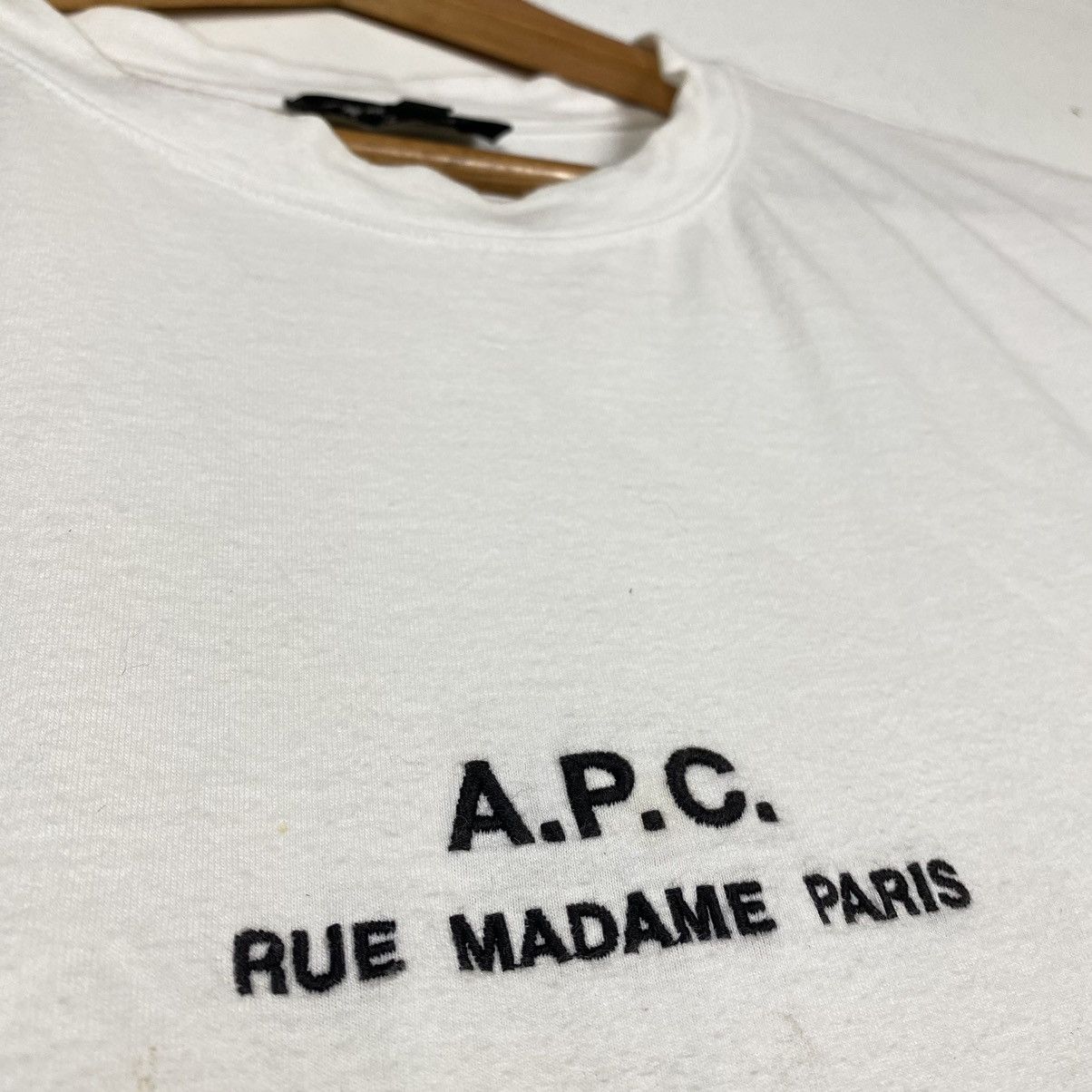 A.P.C. × Japanese Brand A.P.C. RUE MADAME PARIS EMBROIDERY SPELLOUT CENTER LOGO TEE Size US L / EU 52-54 / 3 - 4 Thumbnail