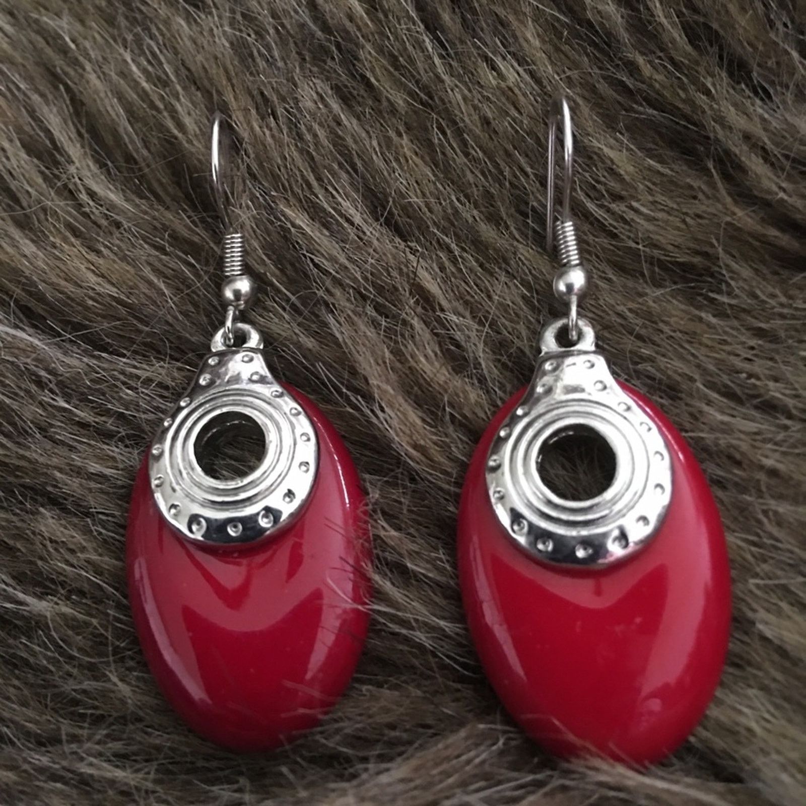 Jewelry Red disc silver tone setting fish hook earrings Size ONE SIZE - 1 Thumbnail