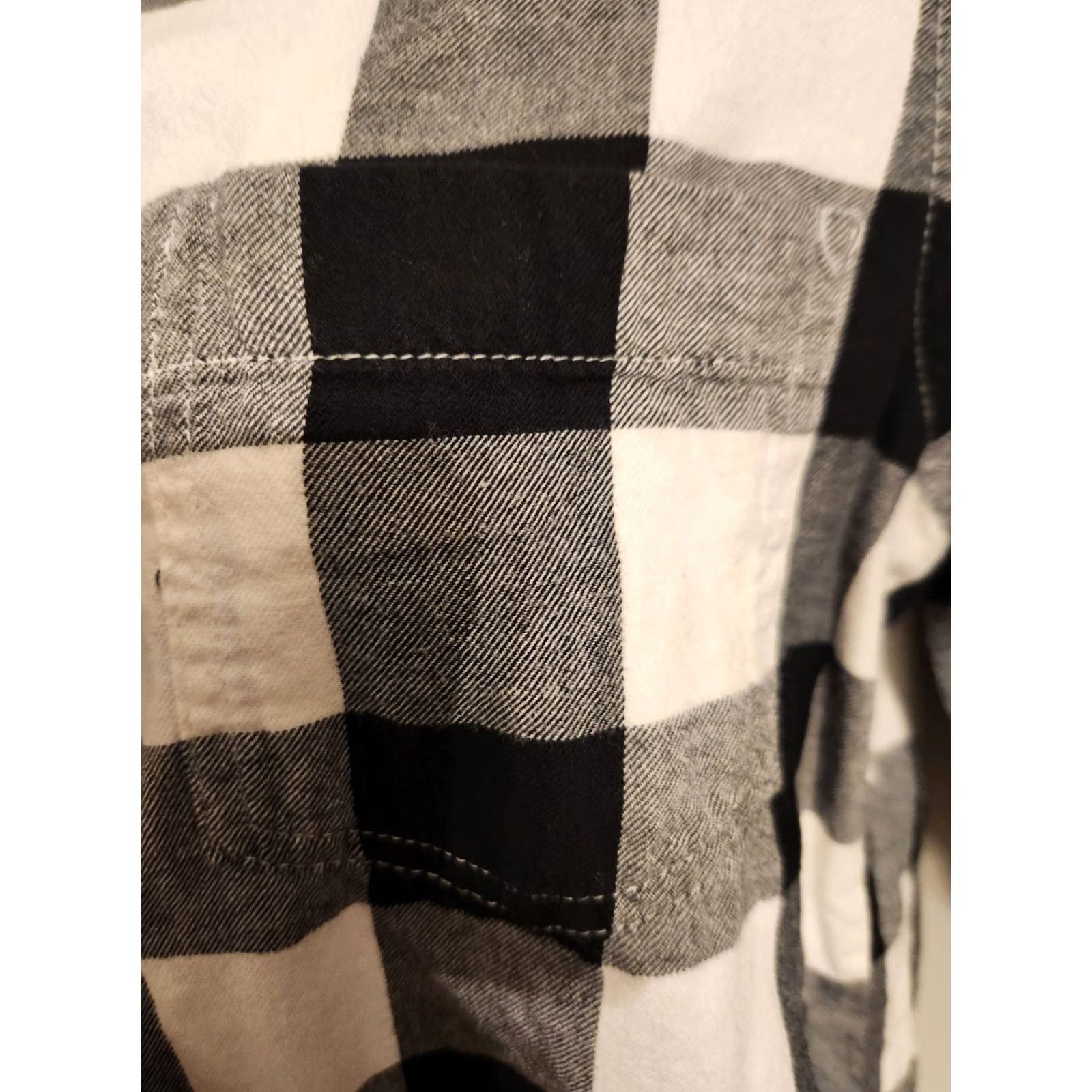 Old Navy Old Navy The Classic Shirt Plaid Flannel Button Up Top Black White Womens S Size S / US 4 / IT 40 - 4 Thumbnail