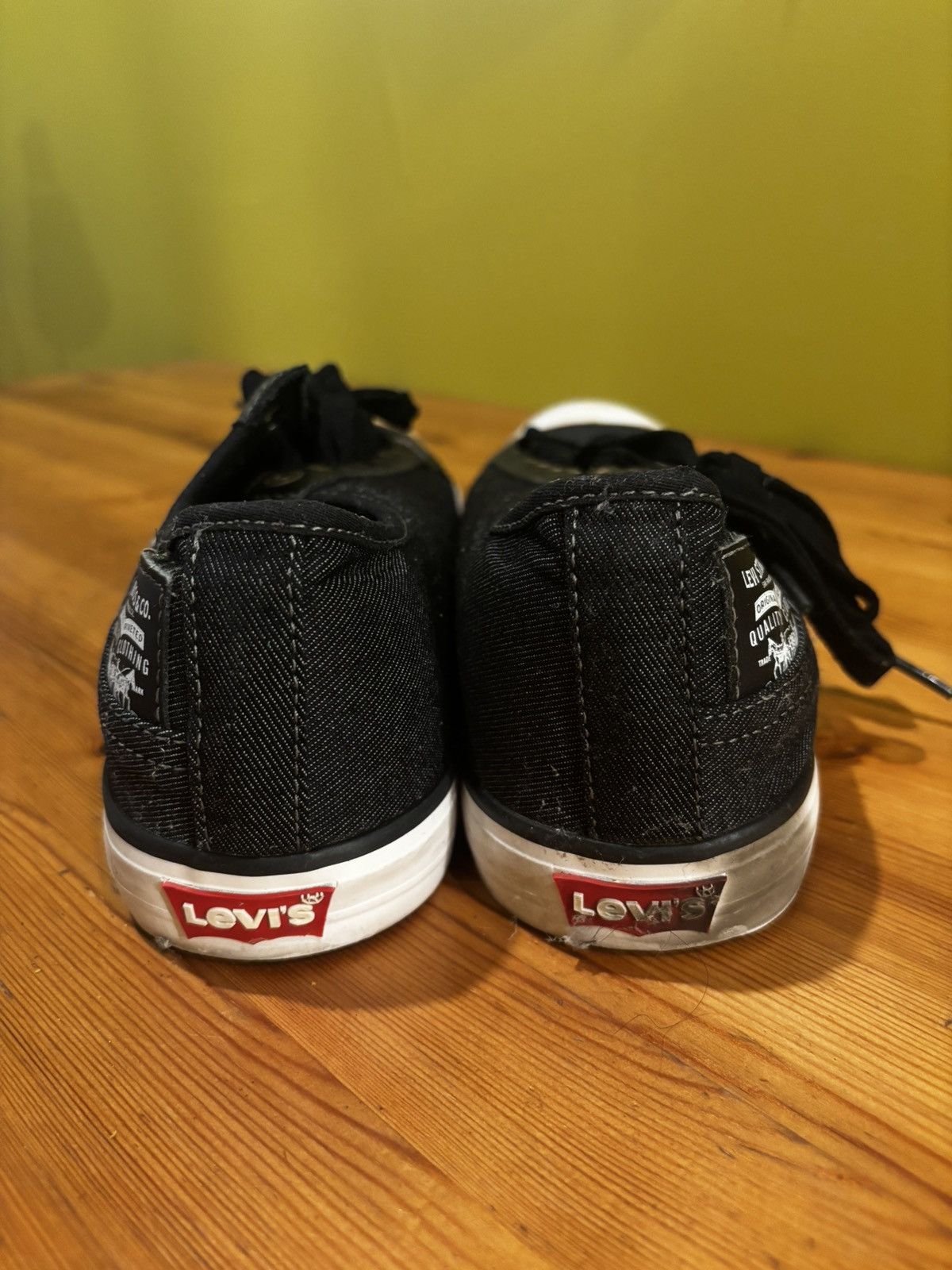 Levi's Men’s canvas sneakers Size US 11 / EU 44 - 3 Thumbnail