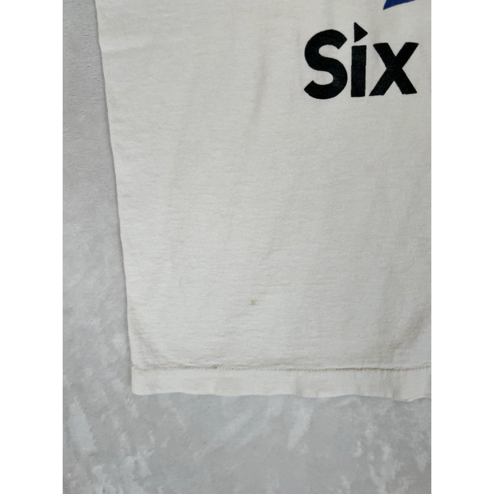 Vintage VINTAGE Six Flags Warner Bros T-Shirt L Men White Cotton 90s USA Bugs Bunny Tweety Cartoon" Size US L / EU 52-54 / 3 - 3 Thumbnail