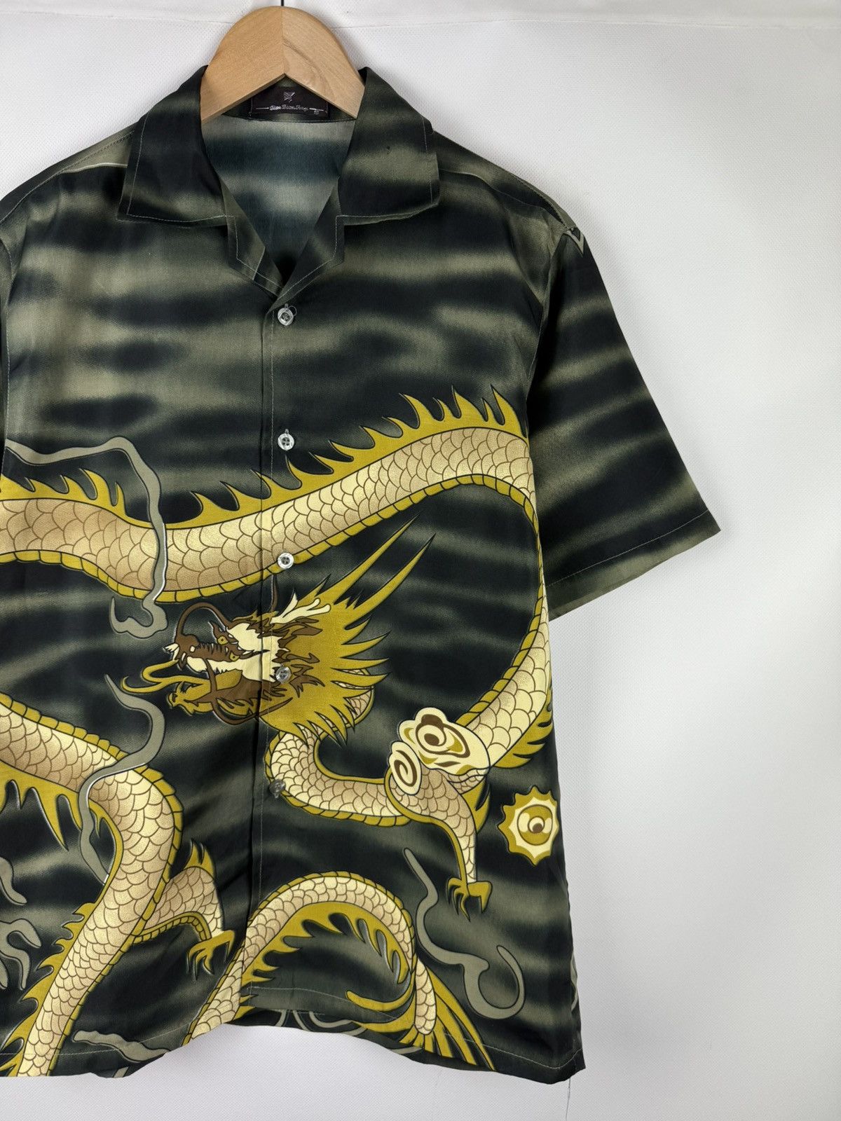 Japanese Brand Vintage Dragon Overprinted S/S Crazy Button Up Shirt Size US S / EU 44-46 / 1 - 3 Thumbnail