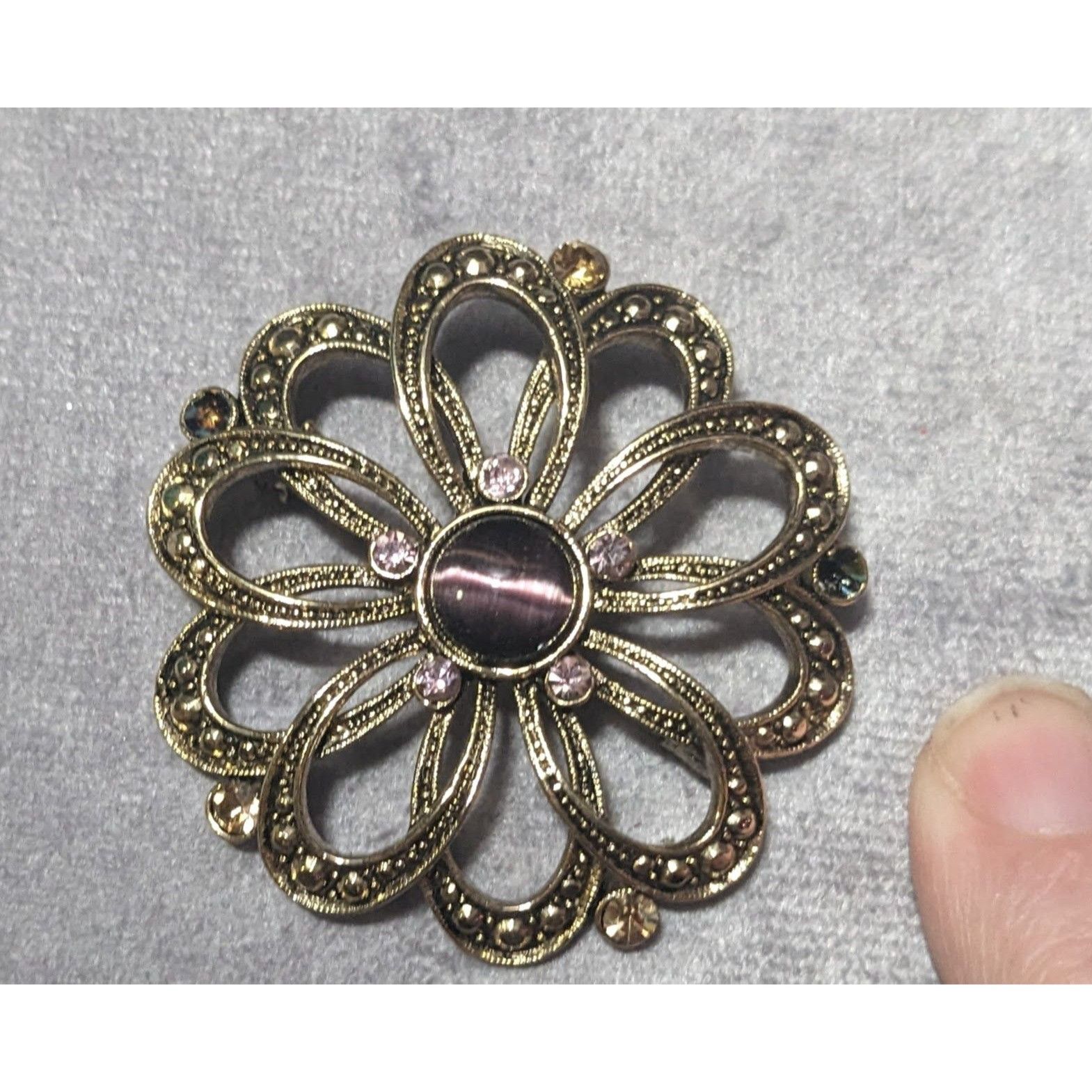 Other Vintage Whimsical Gold Tone Purple Gemmed Flower Brooch Size ONE SIZE - 6 Thumbnail