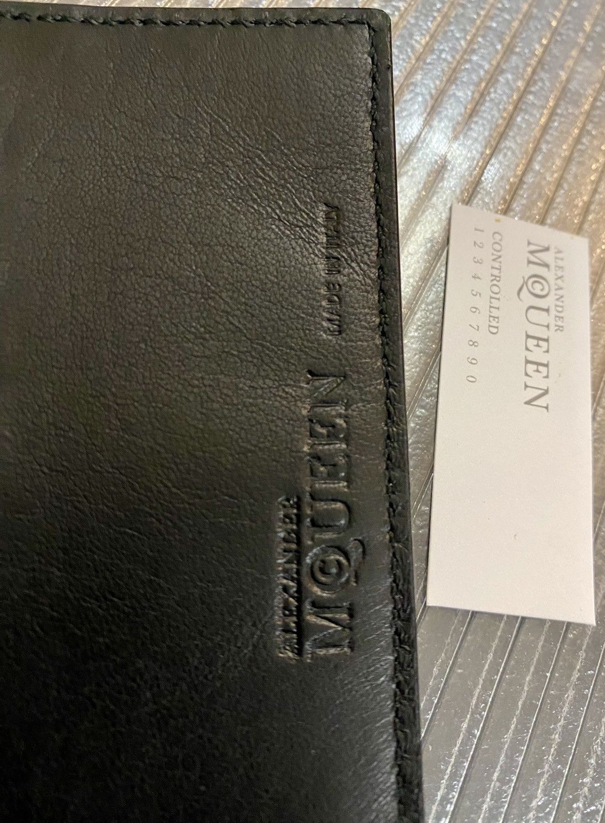 Alexander McQueen Alexander McQueen 🇮🇹 black leather skull bloom cc wallet NIB Size ONE SIZE - 11 Thumbnail