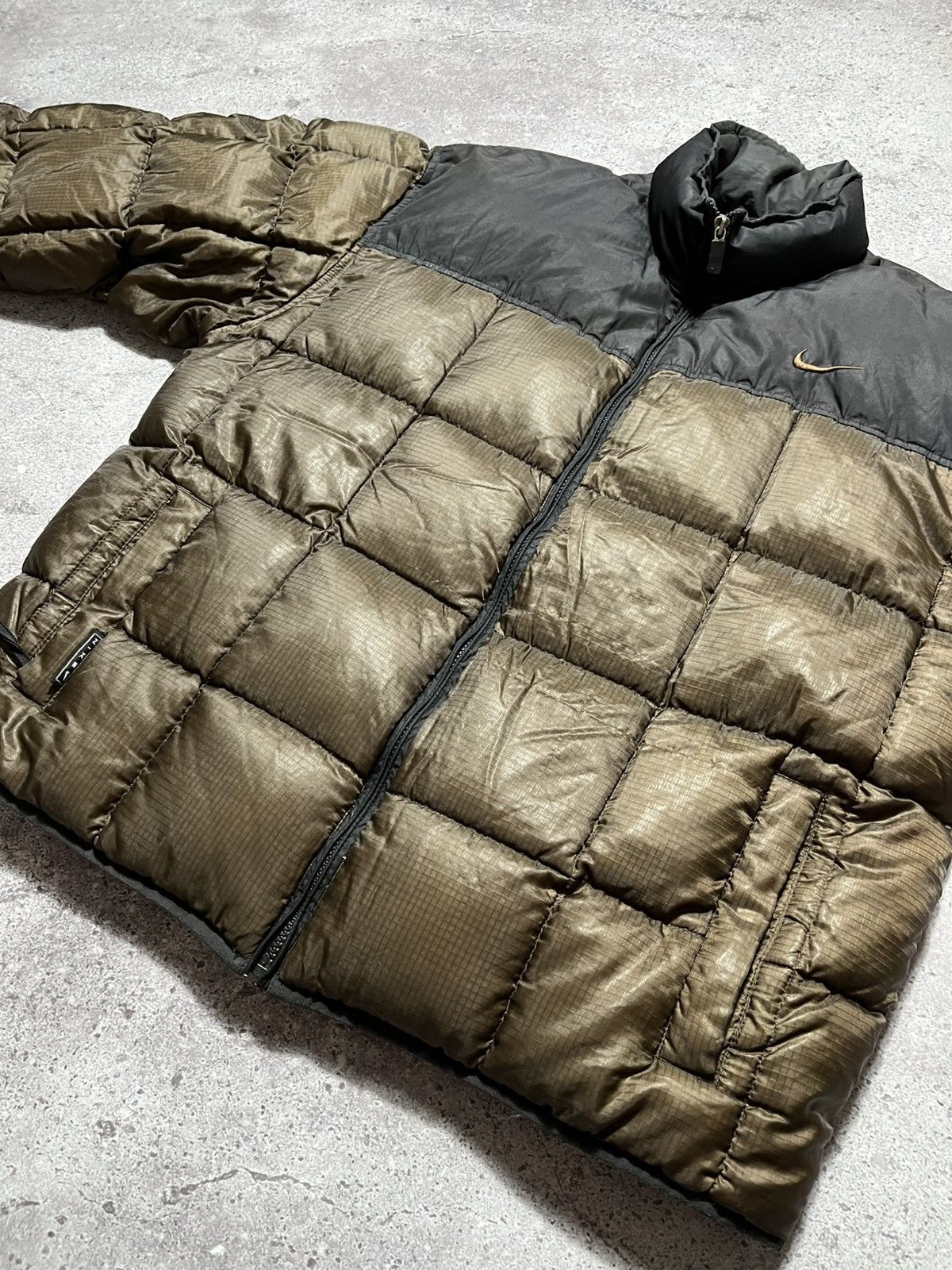 Nike Vintage 90’s NIKE Brown Gold Puffer Down Mans Y2K jacket Size US L / EU 52-54 / 3 - 4 Thumbnail