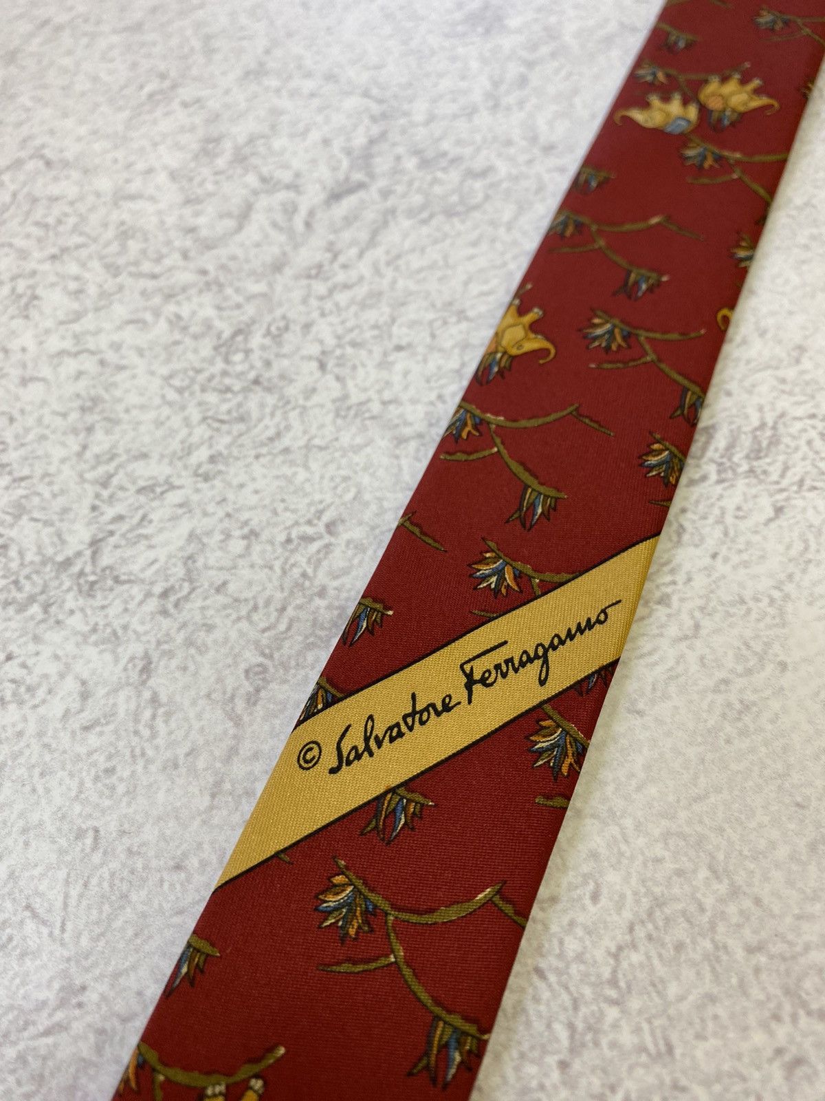 Salvatore Ferragamo Vintage Salvatore Ferragamo Elephants Red Silk Tie Size ONE SIZE - 7 Thumbnail