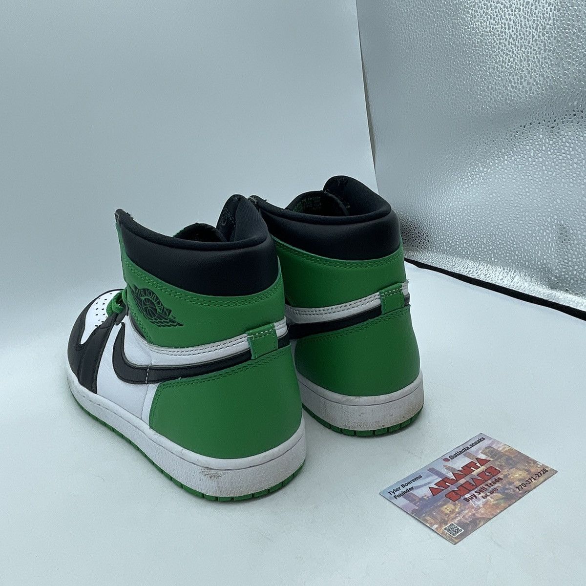 Jordan Brand Air Jordan 1 high lucky green Size US 7.5 / EU 40-41 - 4 Thumbnail