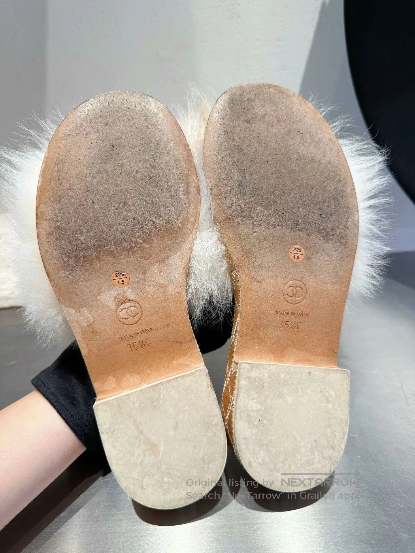Chanel Chanel White Fur Large Logo Slippers 35.5. Size US 4.5 / IT 34.5 - 4 Thumbnail