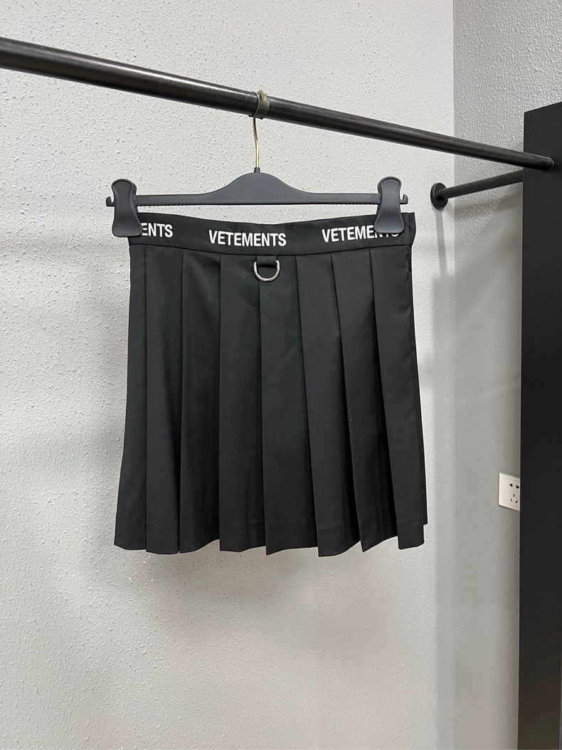 Vetements Vetements Black Pleated Skirt with Side Stripe Logo Size S / US 4 / IT 40 - 2 Thumbnail