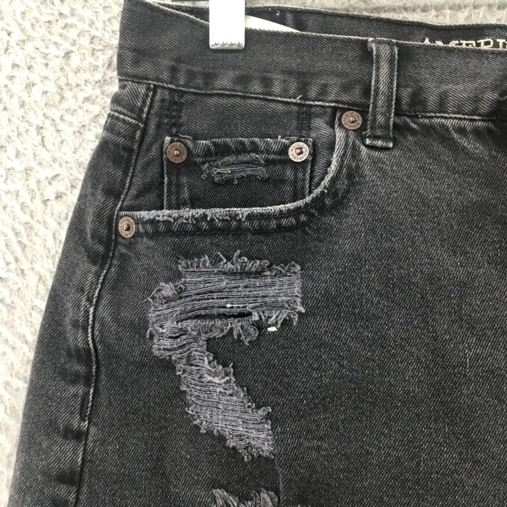 American Eagle Outfitters American Eagle Outfitters Mom Shorts Womens 6 Black Cotton Blend Distressed Zip Size 28" / US 6 / IT 42 - 4 Thumbnail