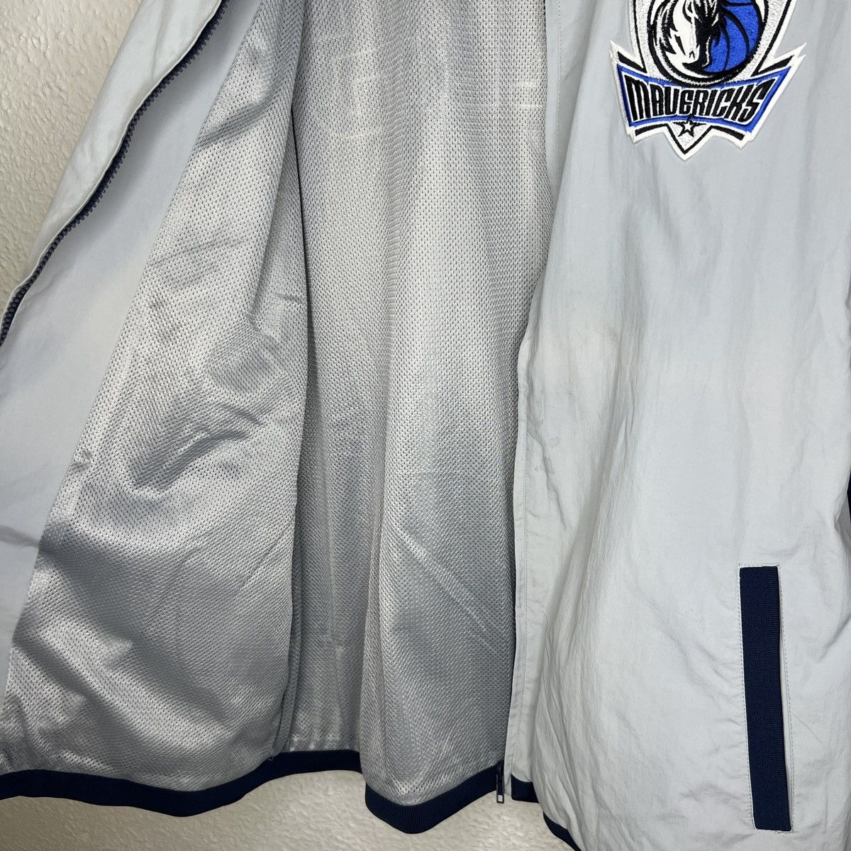 NBA Vintage NBA Nylon Jacket Navy Grey Dallas Mavericks Size US XXL / EU 58 / 5 - 9 Thumbnail