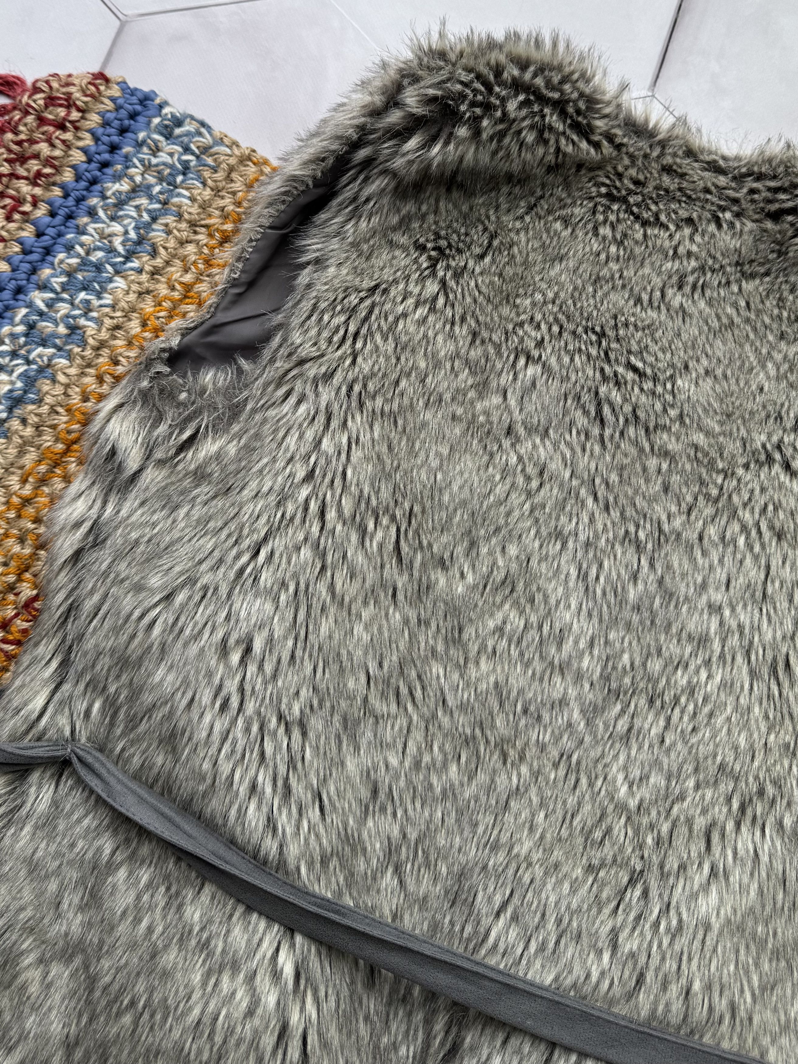Japanese Brand Vintage Faux Fur Vest (E4) Size L / US 10 / IT 46 - 8 Thumbnail
