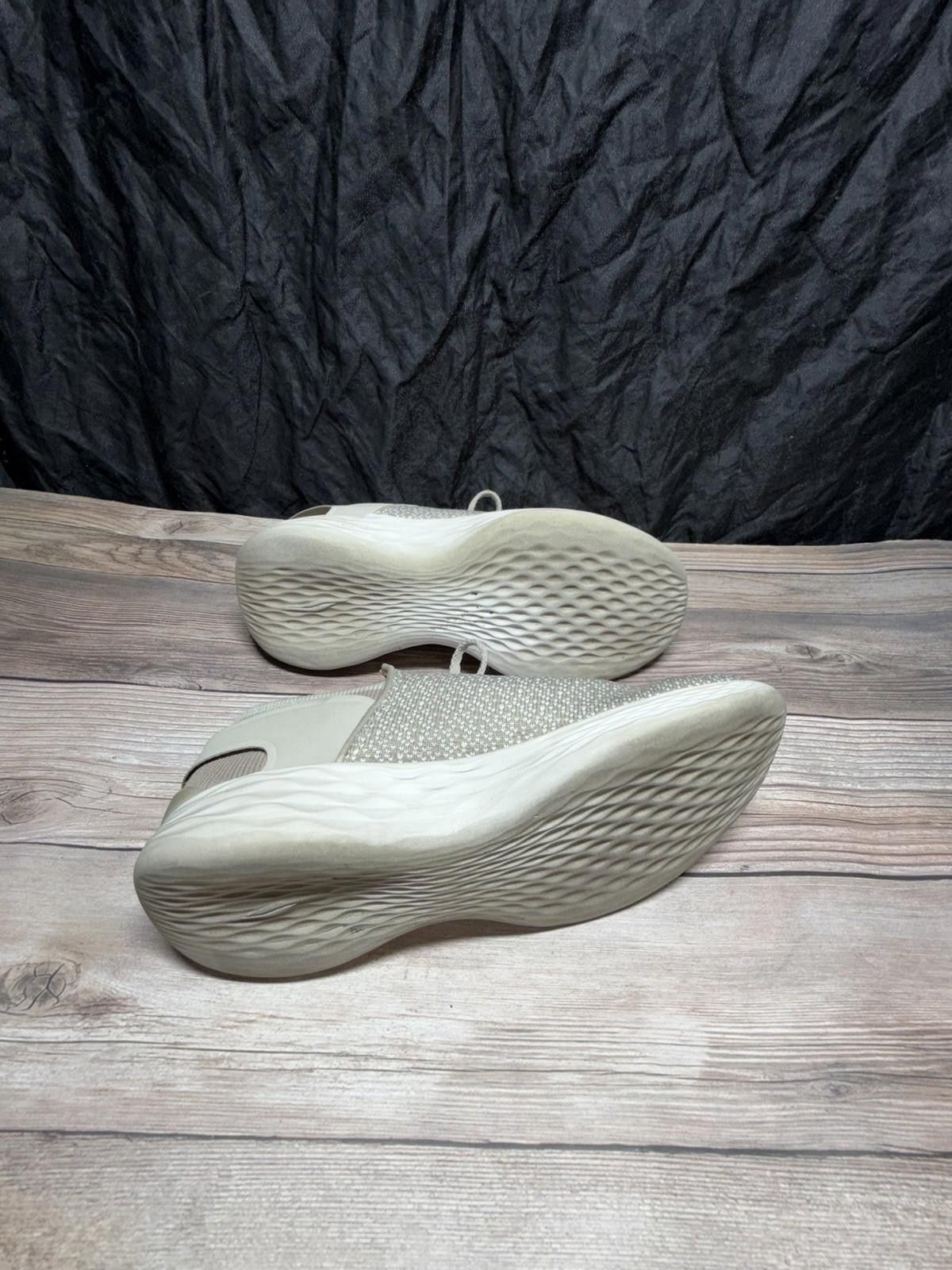 SKECHERS Skechers Size 6.5 Beige Slip On Comfort Walking Sneaker Size US 6.5 / IT 36.5 - 7 Thumbnail