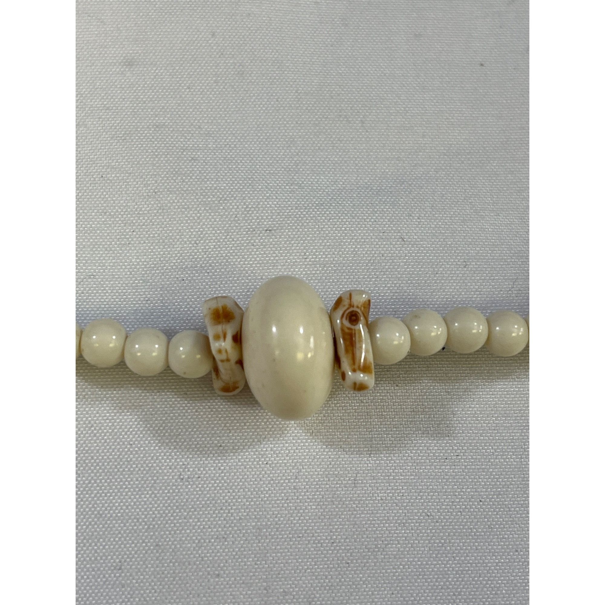 Other Vintage Womens White Beaded Necklace Size 24" Long SKU 6397 Size ONE SIZE - 5 Thumbnail