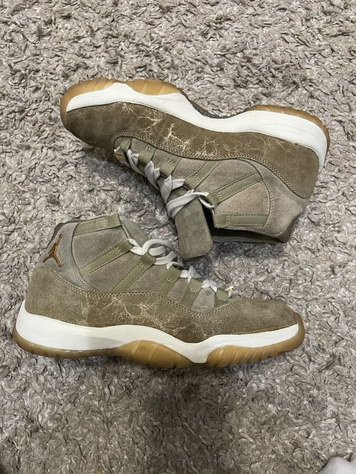 Jordan Brand Jordan 11 Women’s “Neutral Olive” Size US 9 / IT 39 - 8 Thumbnail