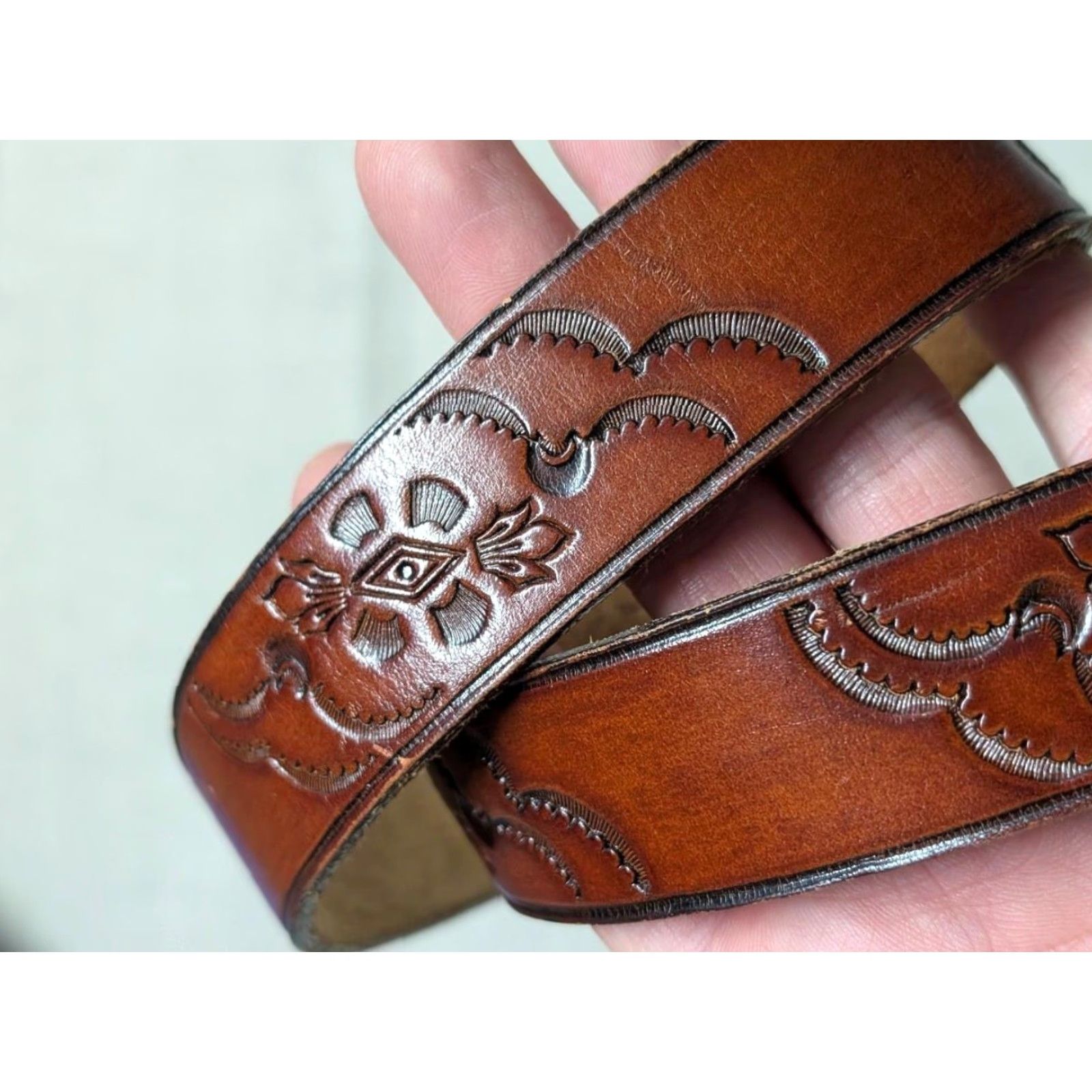Vintage VINTAGE Handcrafted western belt - Tooled brown cowhide leather belt with buckle snaps, 1-1/4" width, size 28, men, Regular Size 28 - 2 Thumbnail