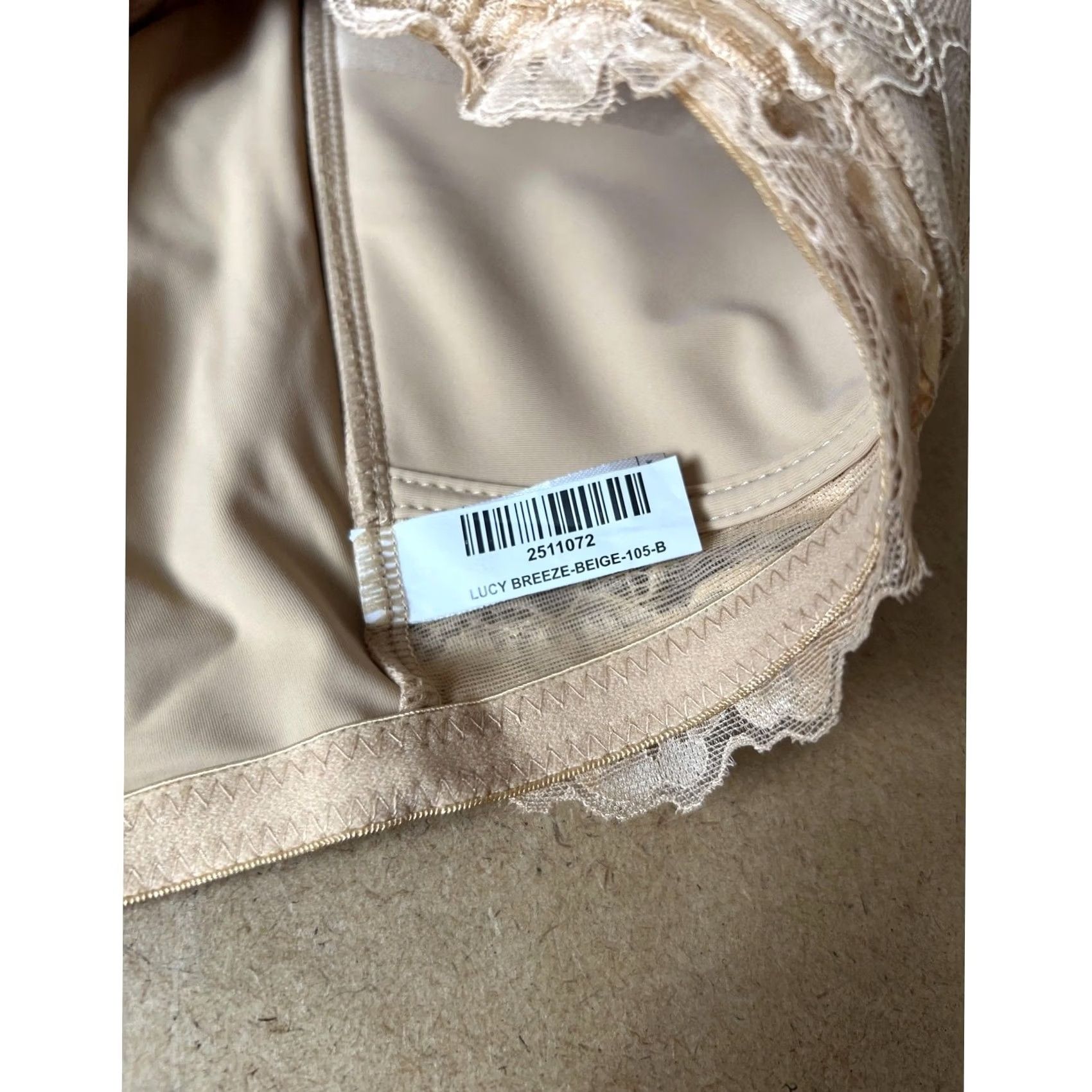 Vintage Lucy Breeze Bra Womens 46B Beige Longline Molded Lightly Lined Lace Nylon Spandex Wireless Pullover Full Coverage Size ONE SIZE - 4 Thumbnail