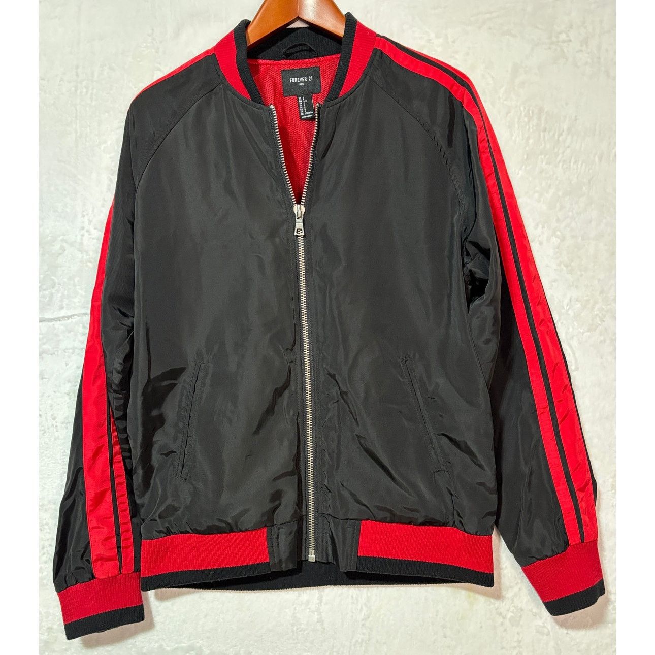Forever 21 FOREVER 21 Men's SMALL Black Insulated Varsity Bomber Jacket Size US S / EU 44-46 / 1 - 1 Thumbnail