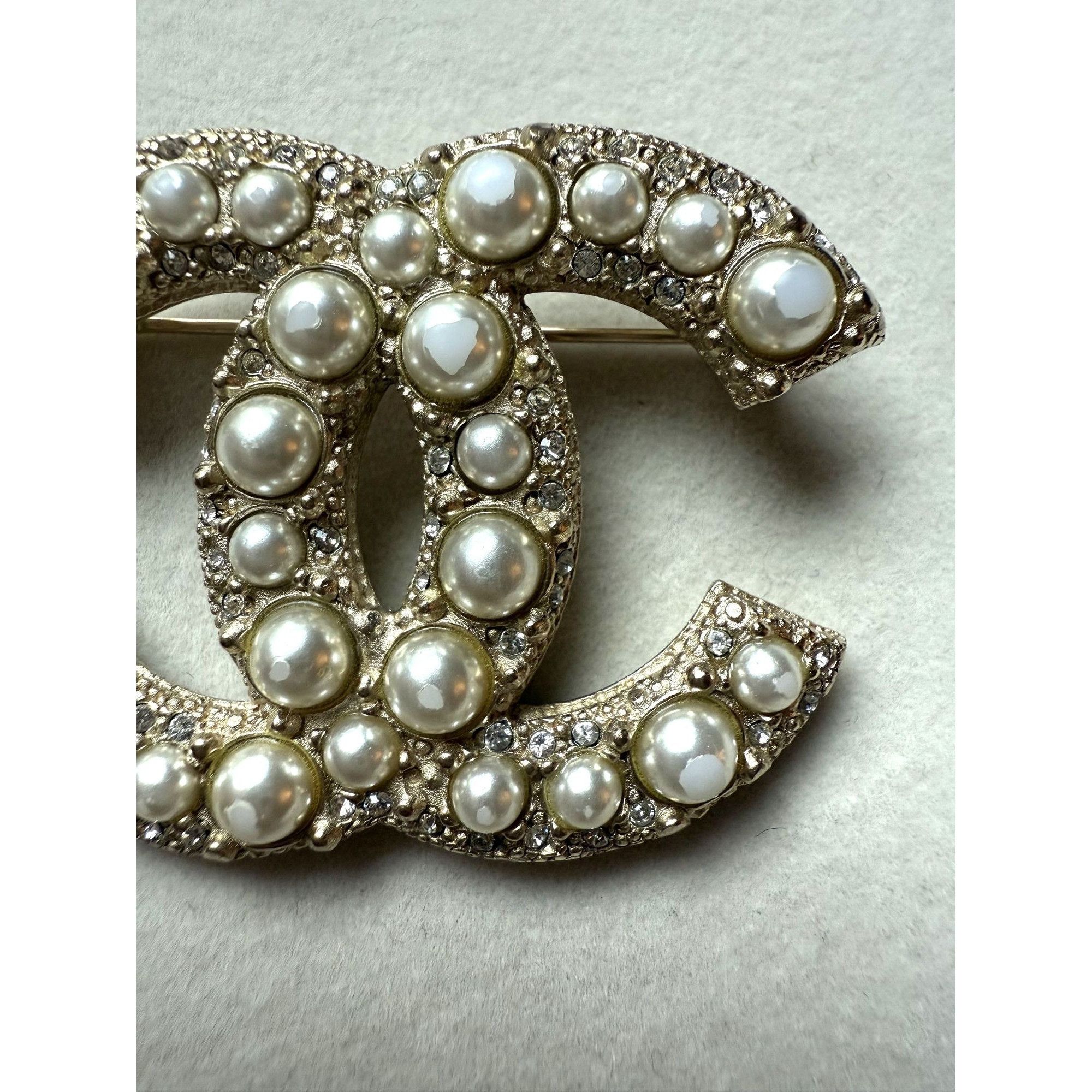 Chanel Chanel Gold-Tone CC Logo Brooch With Faux Pearls & Crystals Size ONE SIZE - 6 Thumbnail