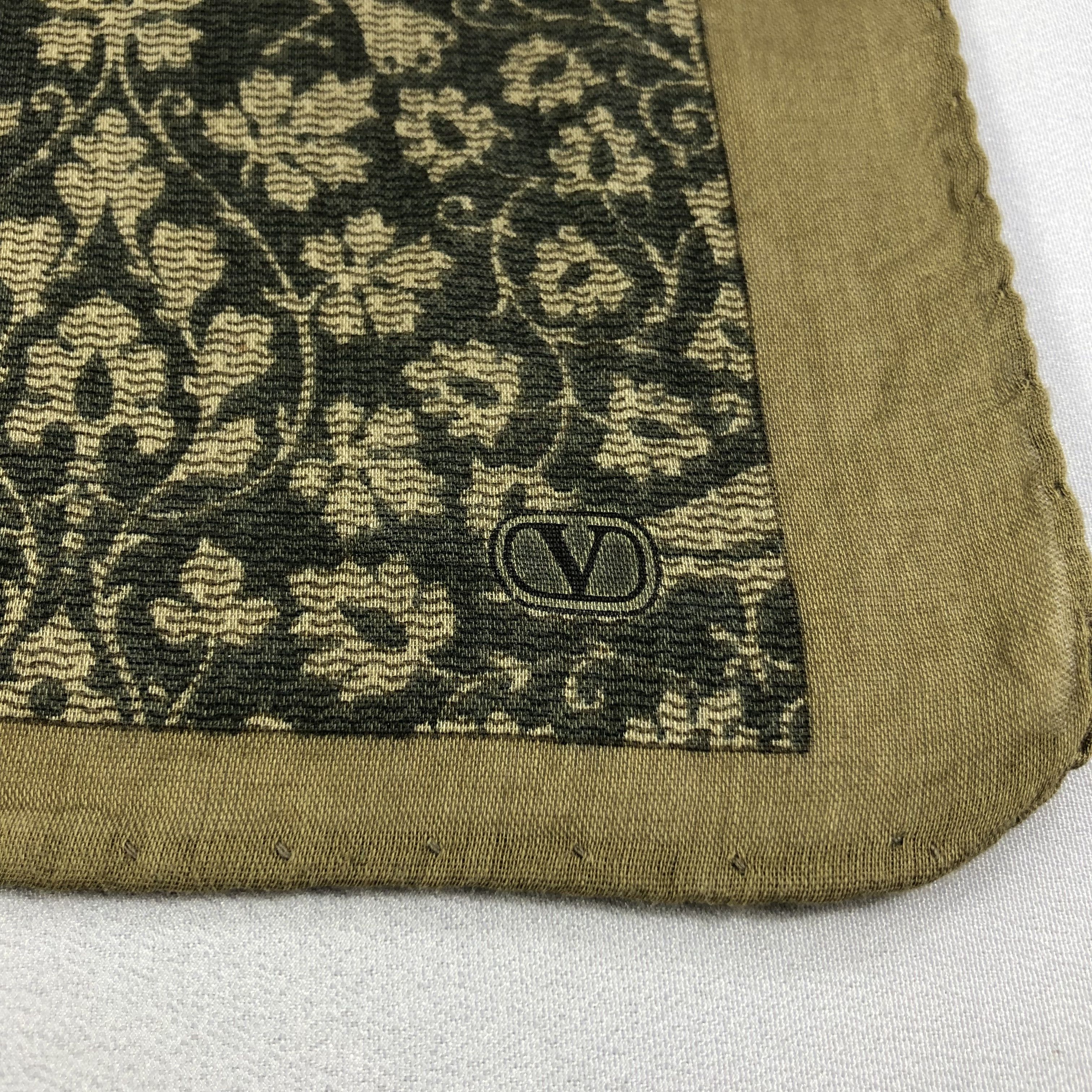 Vintage Valentino Garavani Handkerchief Neckerchief Bandana H1639 Size ONE SIZE - 4 Thumbnail