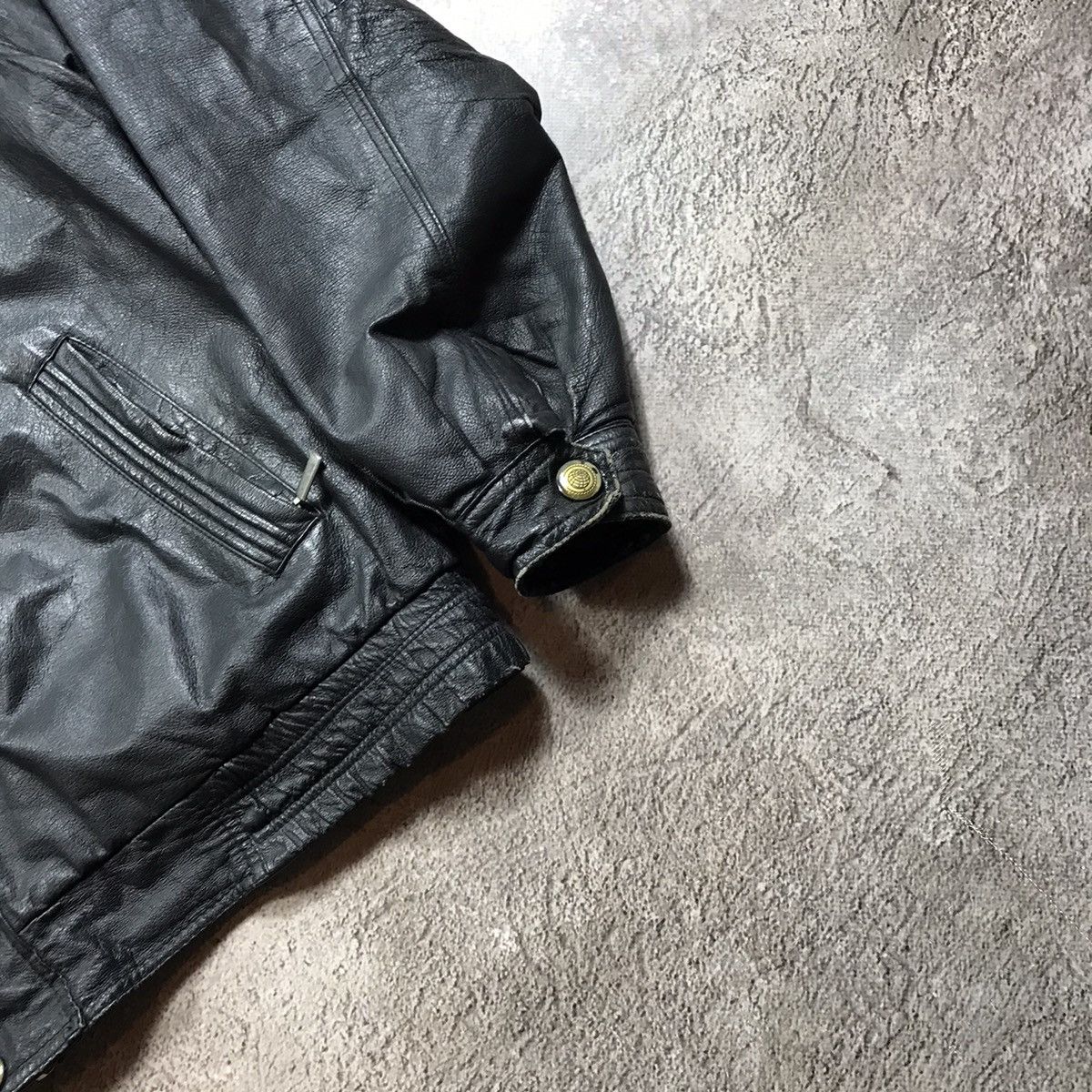Genuine Leather Vintage 90s Faded Black Bomber Jacket Streetwear Japan L Size US L / EU 52-54 / 3 - 5 Thumbnail