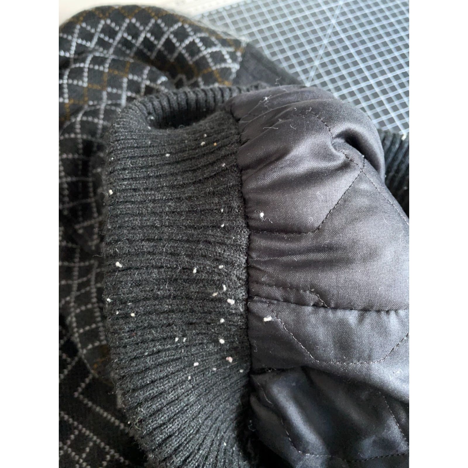 Vintage VINTAGE Finnegan Cardigan Shawl Collar Quilted-Lined Geometric Heavyweight Men’s XL Gray Knit Sweater Size US XL / EU 56 / 4 - 4 Thumbnail