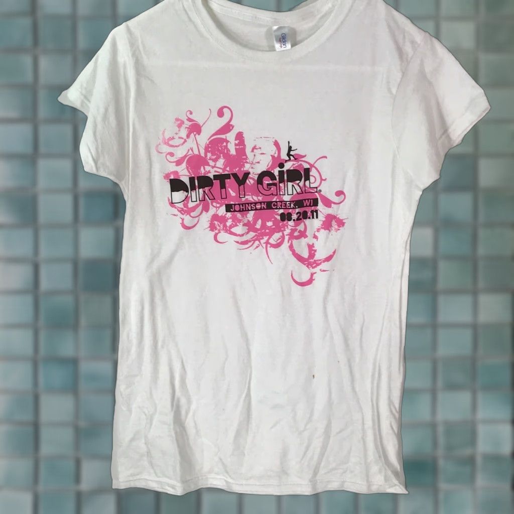 Gildan Gildan Womens Graphic White T Shirt Short Sleeve Dirty Girl Johnson Creek Size M Size M / US 6-8 / IT 42-44 - 1 Thumbnail