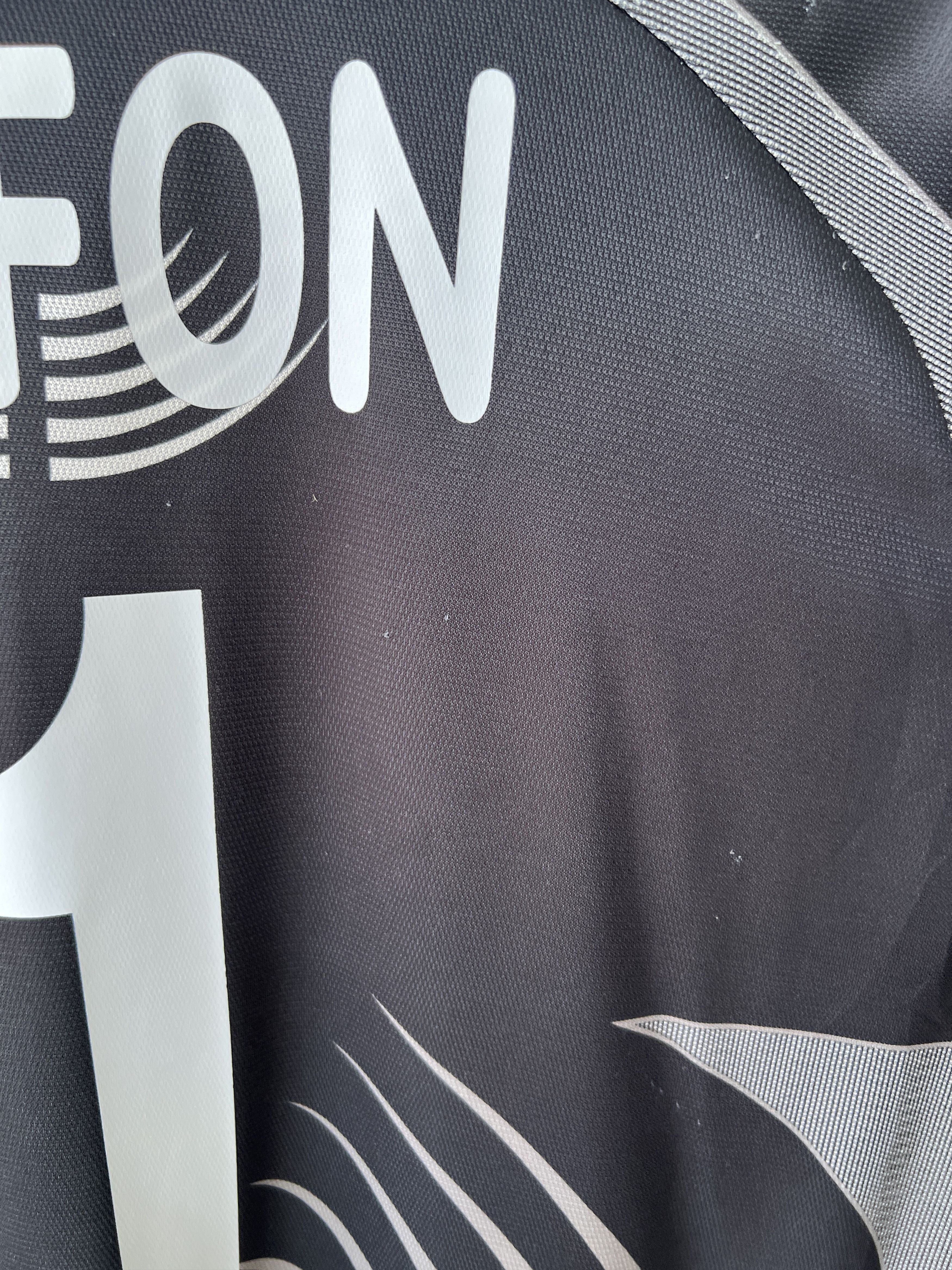 Lotto Sport (L) Juventus 2001-02 GK Kit Buffon #1 Size US L / EU 52-54 / 3 - 11 Thumbnail