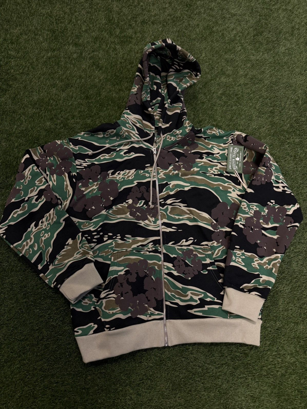 DENIM TEARS Denim Tears Cotton Wreath Hoodie Green Size Medium (NEW) Size US M / EU 48-50 / 2 - 4 Thumbnail