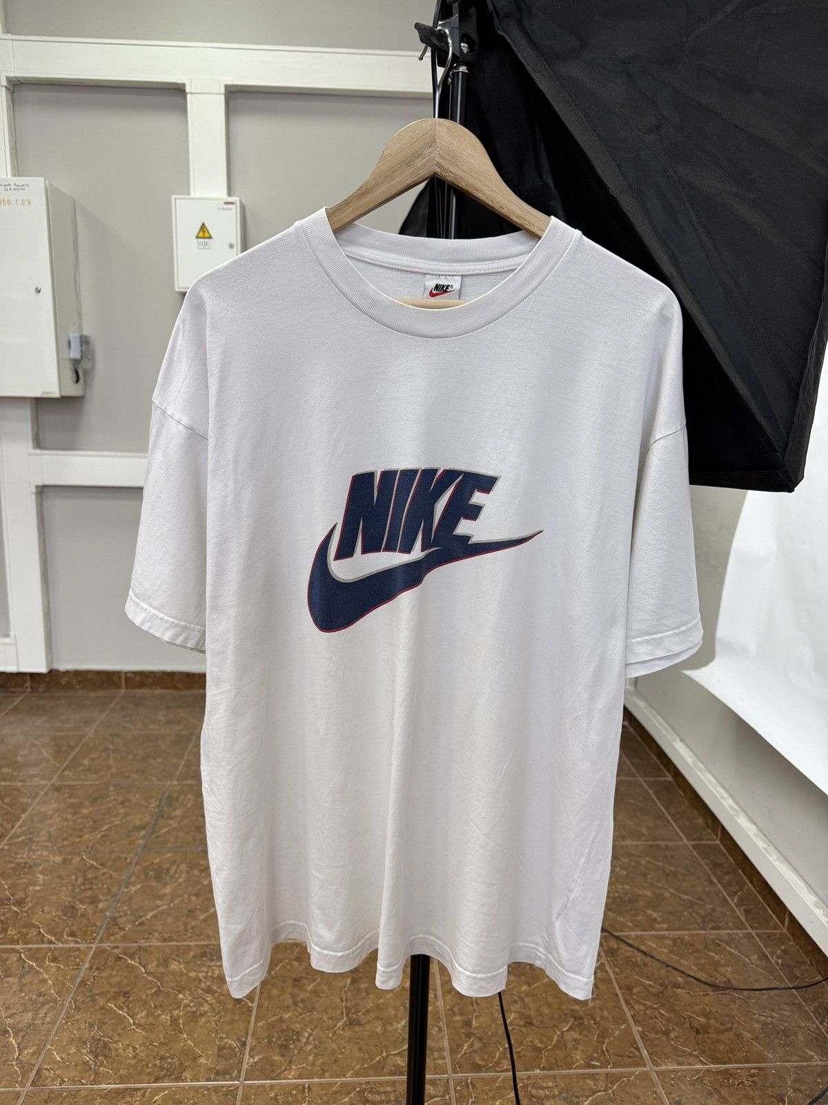 Nike 🇺🇸 Vintage 90s Nike Swoosh Surfing T-Shirt Y2K Rare Retro Size US XL / EU 56 / 4 - 1 Thumbnail