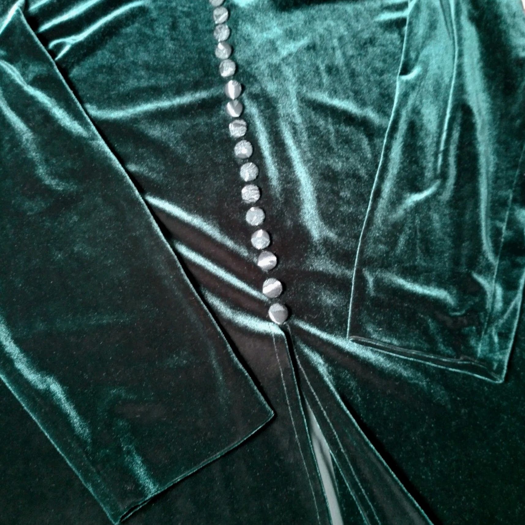 Velour Vintage J.B.S. LTD Emerald Green Velour Blouse 16W Round Neckline Long Sleeve Button Accent Fairy Fairycore Renaissance Whimsy Vintage 1990s Size XXL / US 16-18 / IT 52-54 - 6 Thumbnail