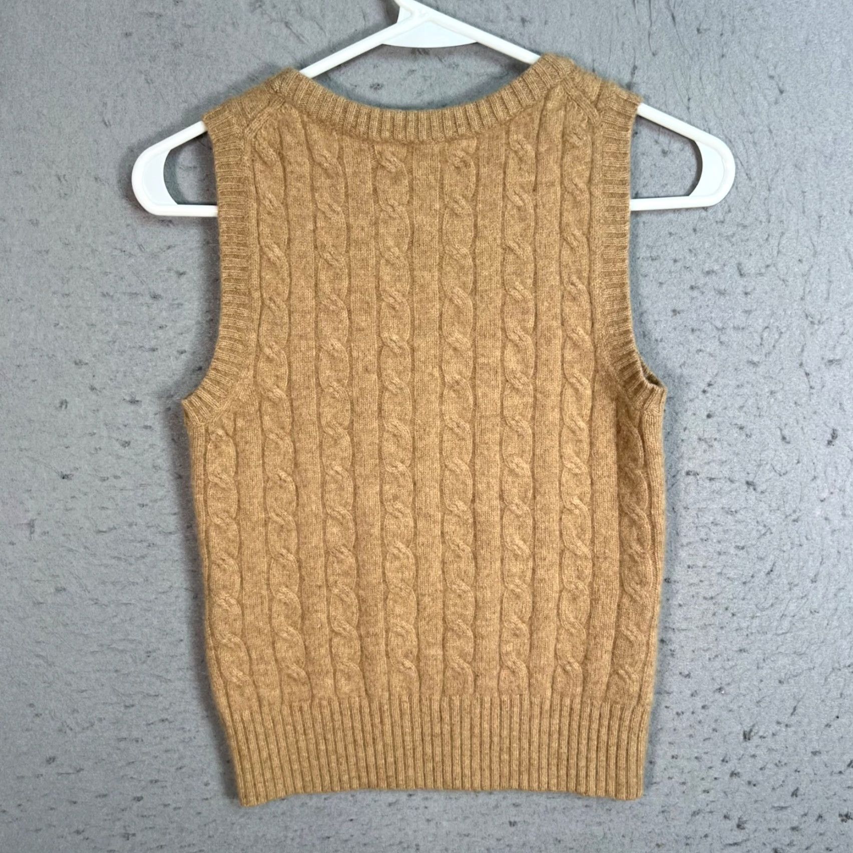 Logo 7 VINTAGE Vintage-Inspired Cable Knit Sweater Vest Tan With Green Monogram Logo Size XS / US 0-2 / IT 36-38 - 2 Thumbnail