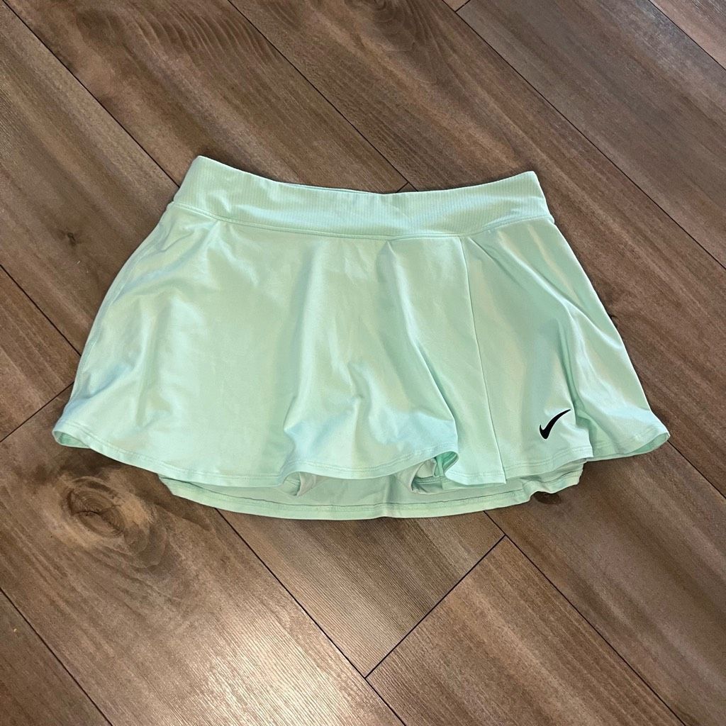 Nike Nike Mint Green Athletic Tennis Skirt Women Large Bin E-18 Size 30" / US 8 / IT 44 - 1 Thumbnail