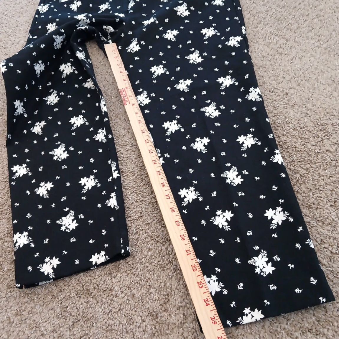 Ann Taylor Ann Taylor Loft Ankle Pants Womens Size 14 Black Floral Crop Pockets Cotton Blend Straight 25.5in Inseam Size 26" / US 2 / IT 38 - 6 Thumbnail