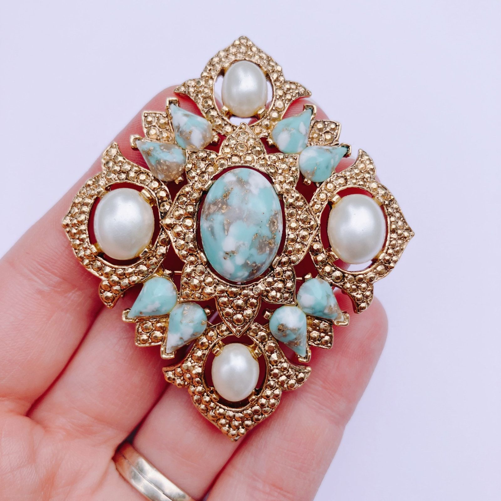 Vintage Signed Sarah Coventry Gold Tone Faux Turquoise Pearl Brooch Size ONE SIZE - 2 Thumbnail
