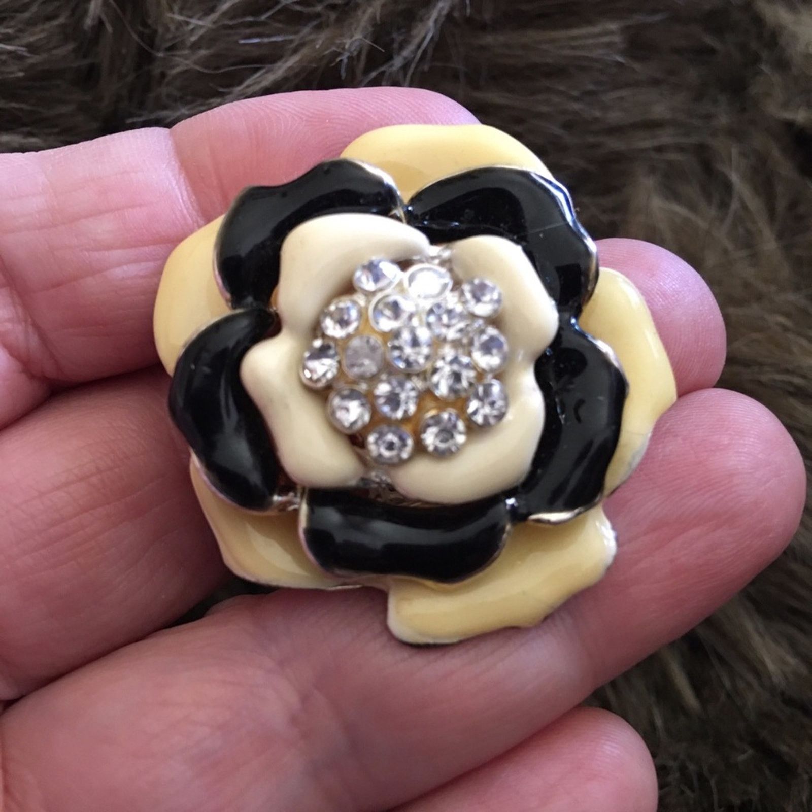 Jewelry Black and cream rhinestone flower stretch ring Size ONE SIZE - 6 Thumbnail