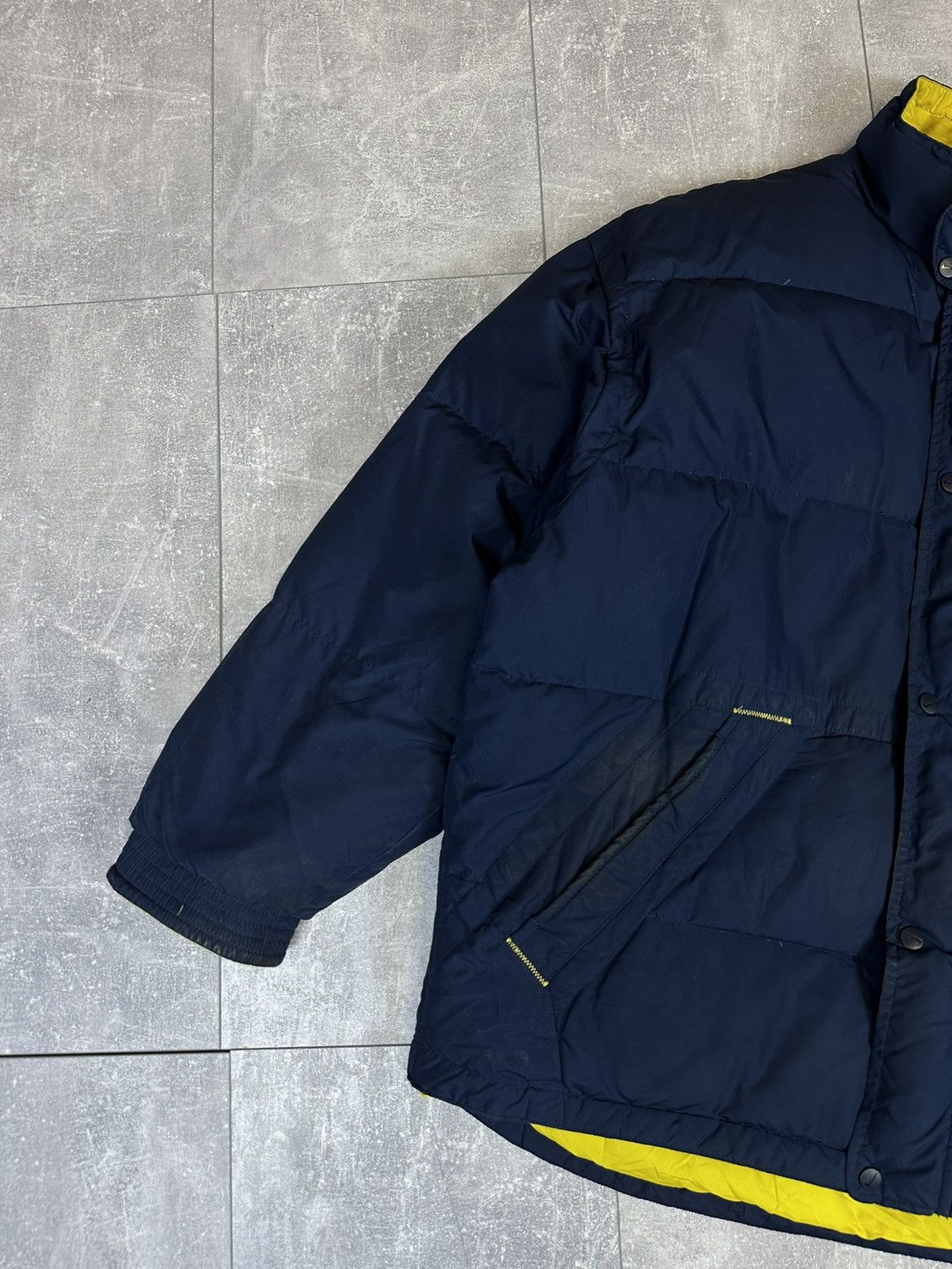 Vintage Men’s vintage rare Nike overprint logo Down jacket Size US L / EU 52-54 / 3 - 11 Thumbnail