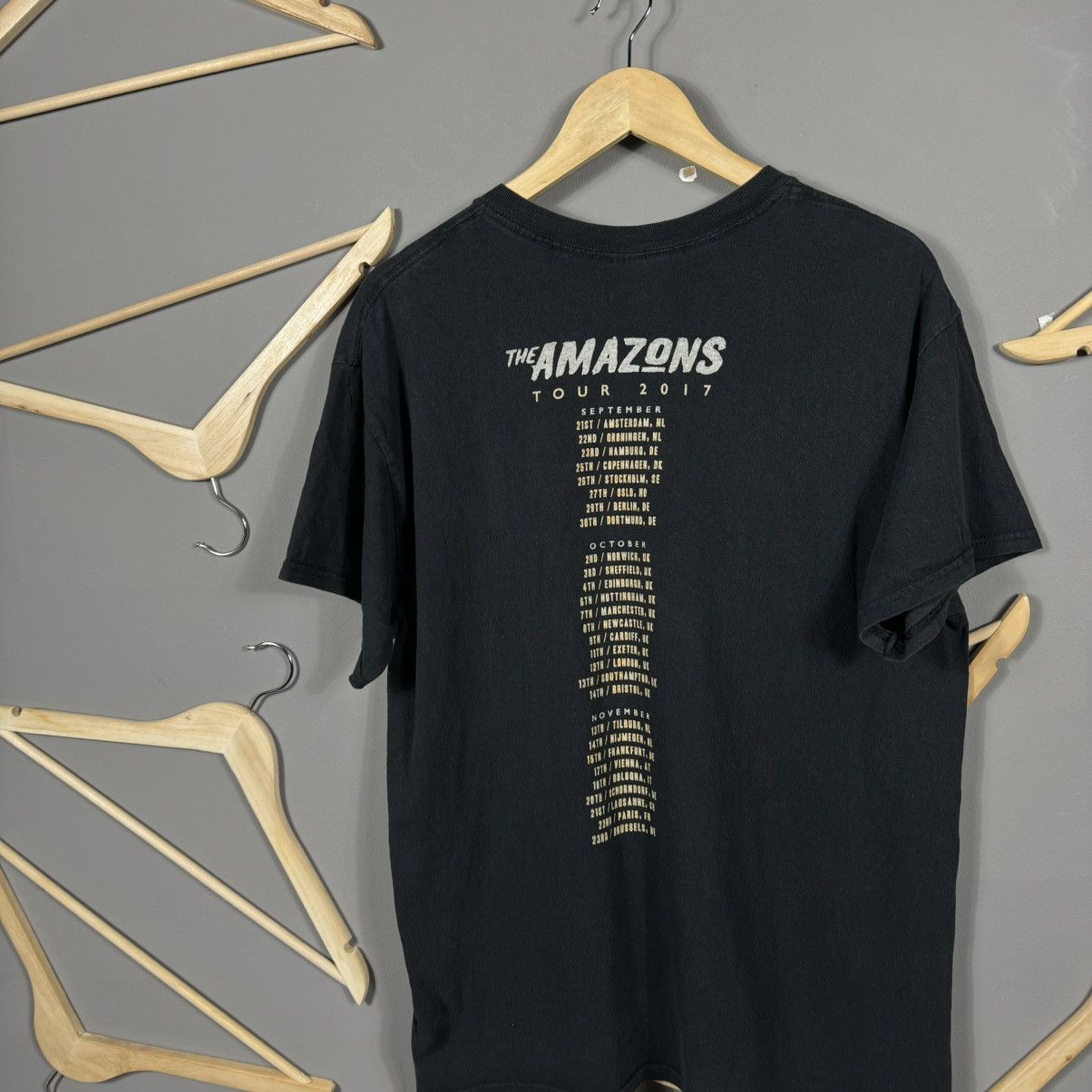 Band Tees The Amazons Rock Band 2017 Tour T-shirt Size US L / EU 52-54 / 3 - 6 Thumbnail