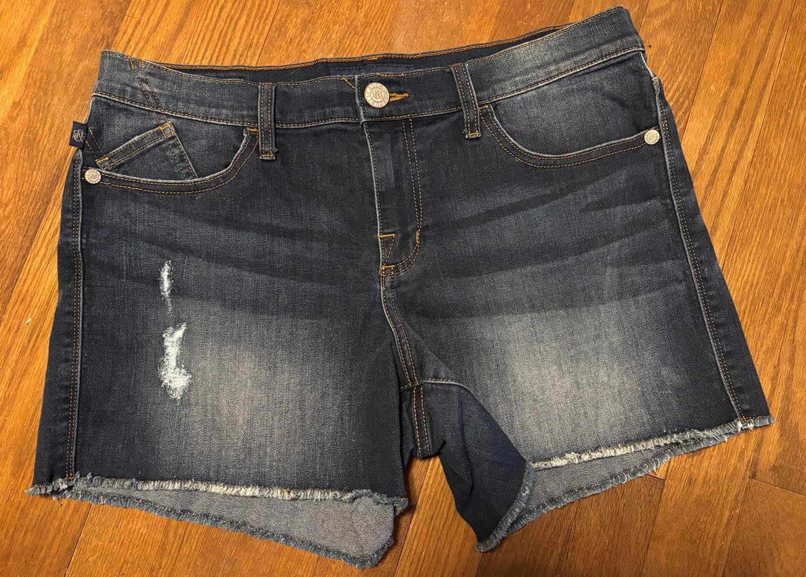 Rock & Republic NWOT Rock and Republic HULA Cutoff Shorts sz 12 Size 34" / US 12 / IT 48 - 1 Thumbnail